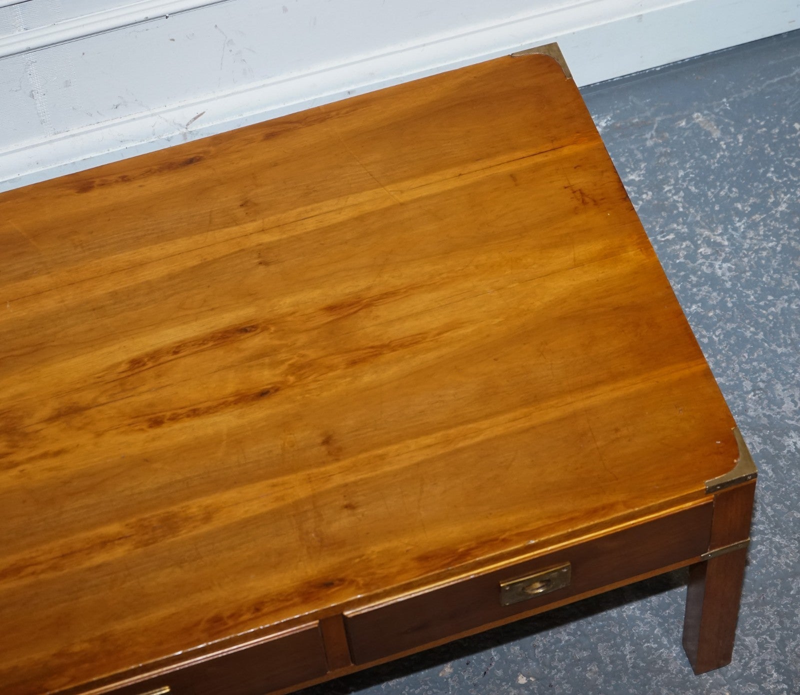 VINTAGE YEW WOOD BRASS MILITARY CAMPAIGN 3 DRAWER COFFEE TABLE