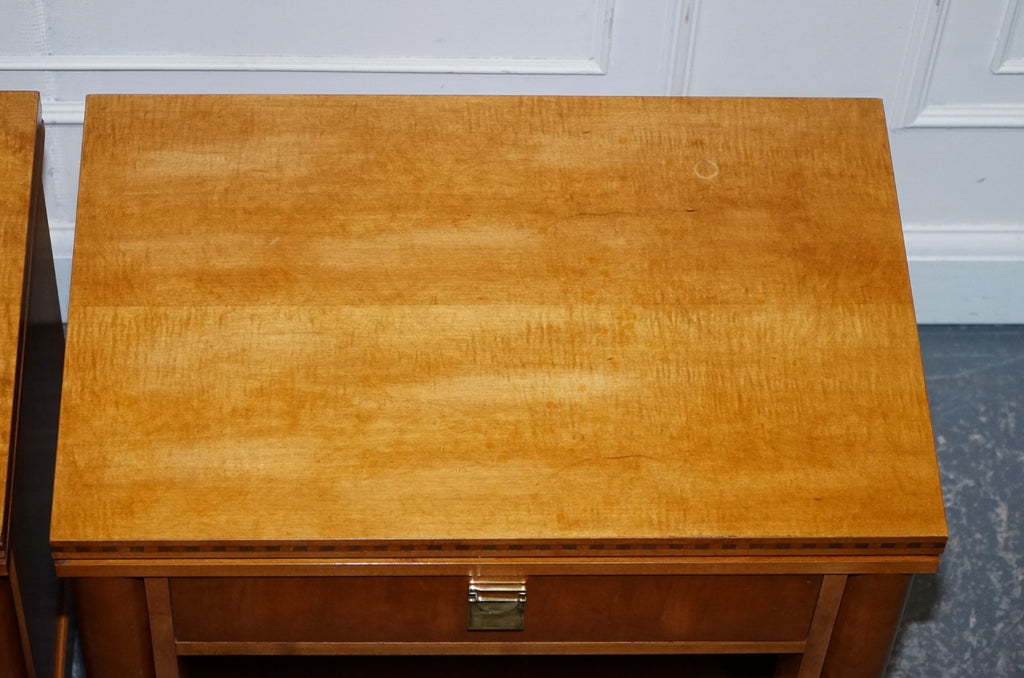 PAIR OF AMERICAN HICKORY WHITE GENESIS BIEDERMEIER NIGHTSTANDS BEDSIDE TABLES