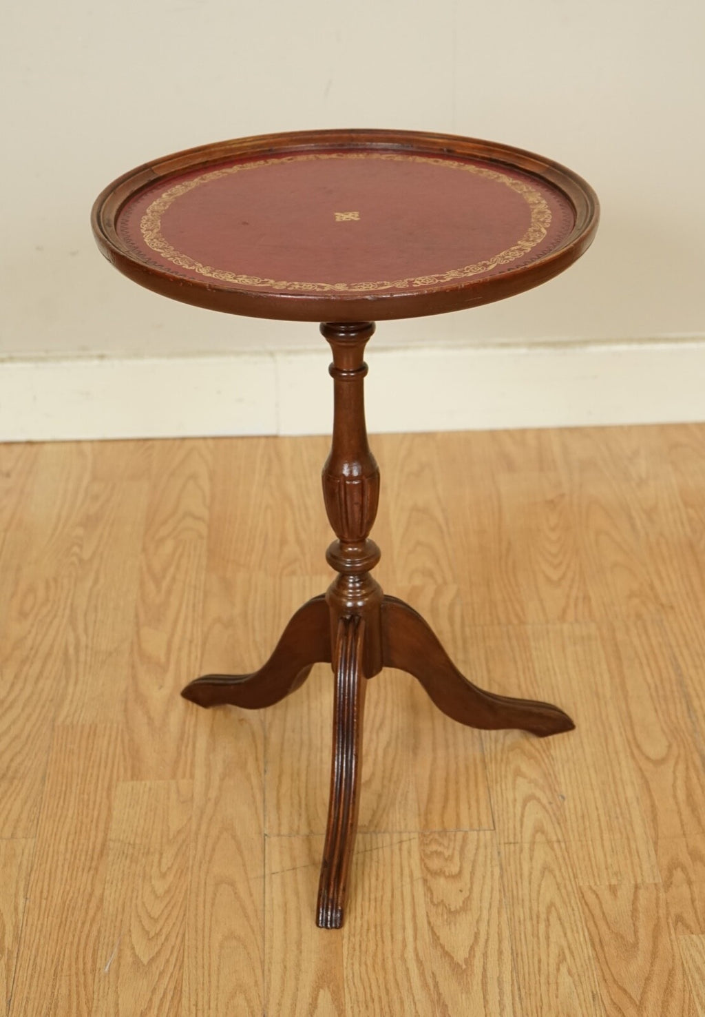 LOVELY VINTAGE SIDE END PLANT SIDE TABLE WITH RED LEATHER EMBOSSED TOP