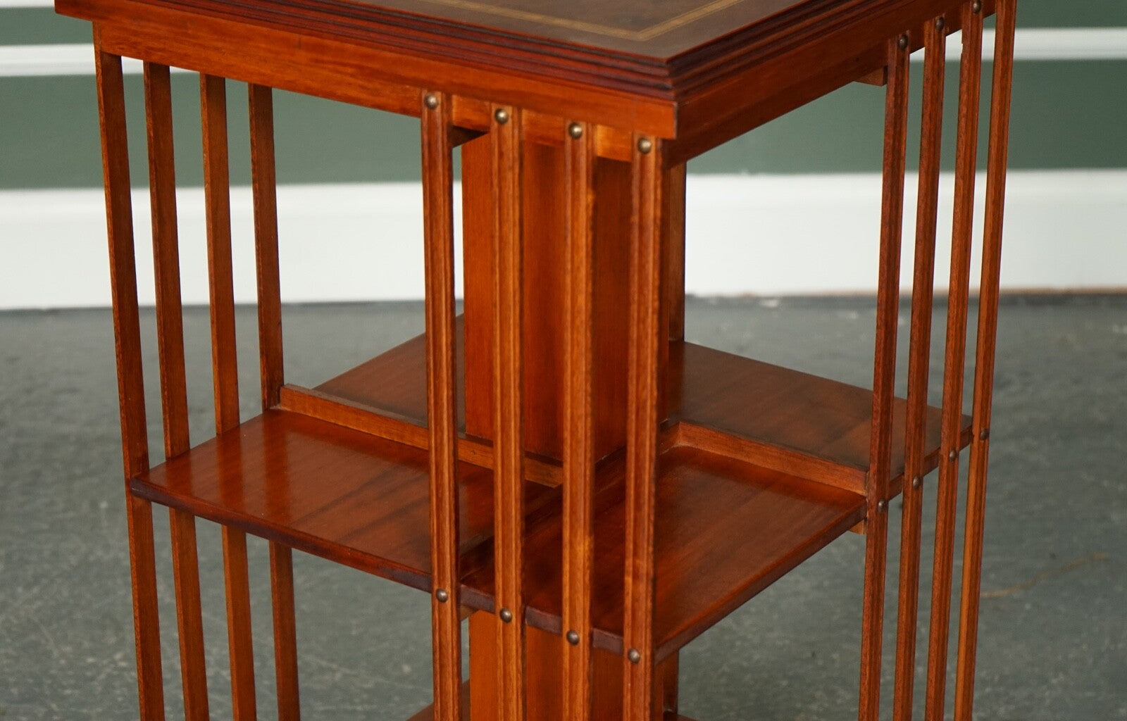 STUNNING BURR WALNUT SHERATON REVIVAL INLAID REVOLVING BOOKCASE END TABLE