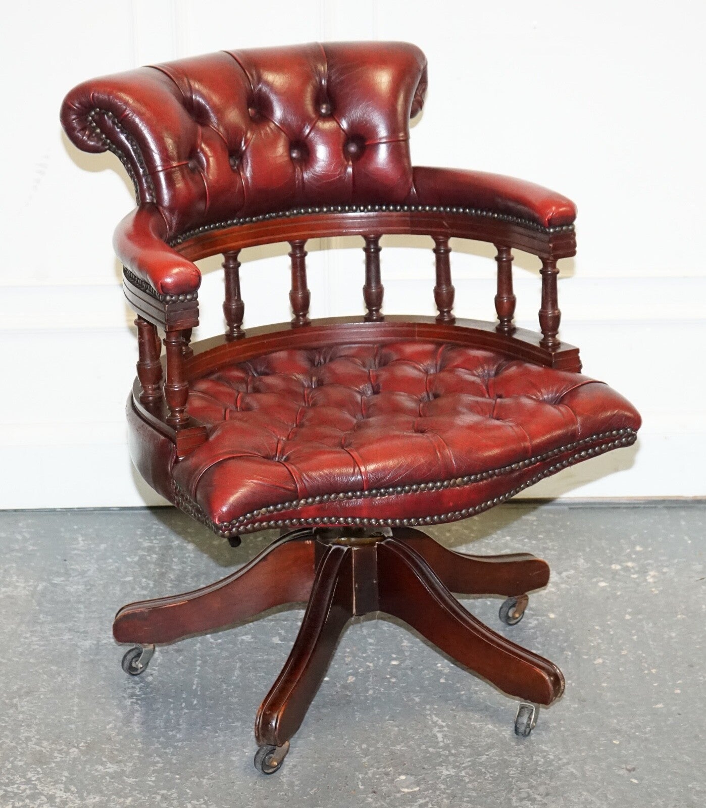 FINE 1950'S BURGUNDY CHESTERFIELD LEATHER CAPTAINS SWIVEL DESK CHAIR