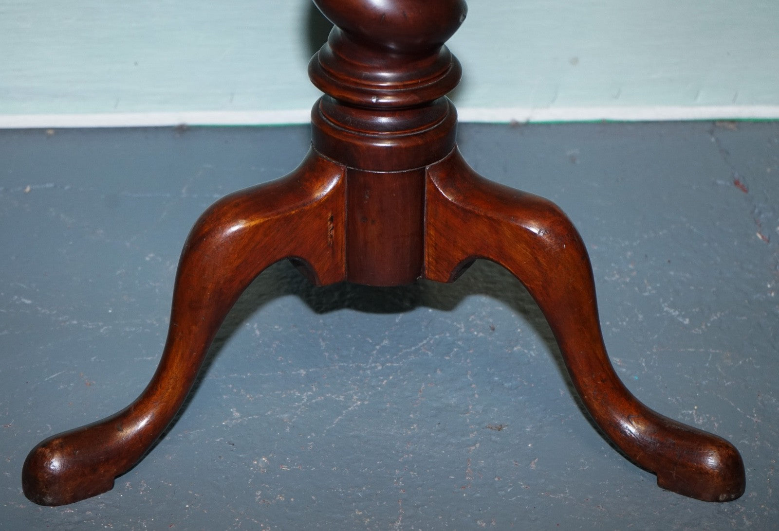 VINTAGE HARDWOOD BARLEY TWIST PEDESTAL PLANT STAND SIDE TABLE