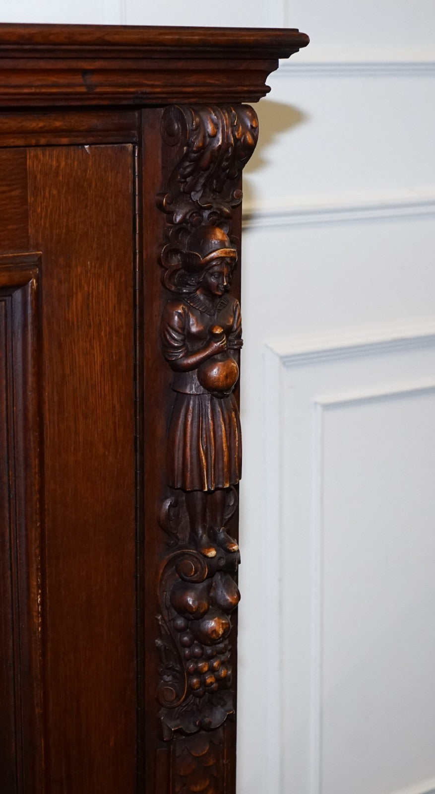 19TH CENTURY RENAISSANCE STYLE FRENCH CARVED WALNUT CABINET WITH SHELVES