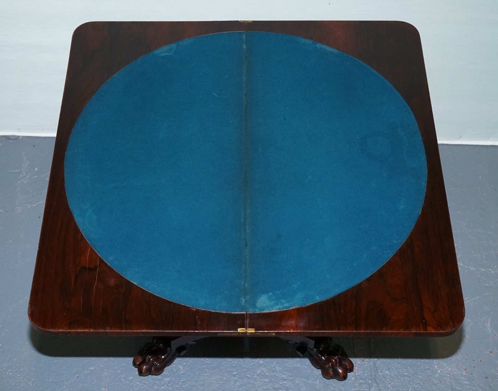 ANTIQUE 1830s WILLIAM IV FOLDING PEDESTAL CARD GAME TABLE CARVED PAW BASE