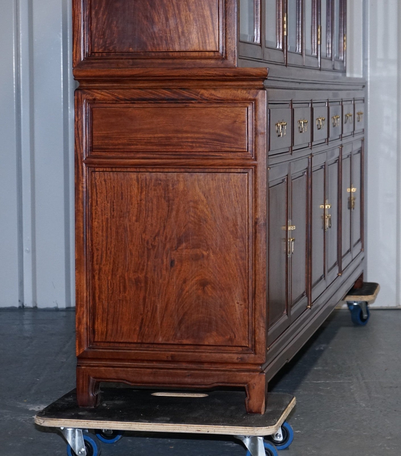 TREMENDOUS ORIENTAL CHINESE TEAK BOOKCASE DISPLAY CABINET WITH SIX DOORS