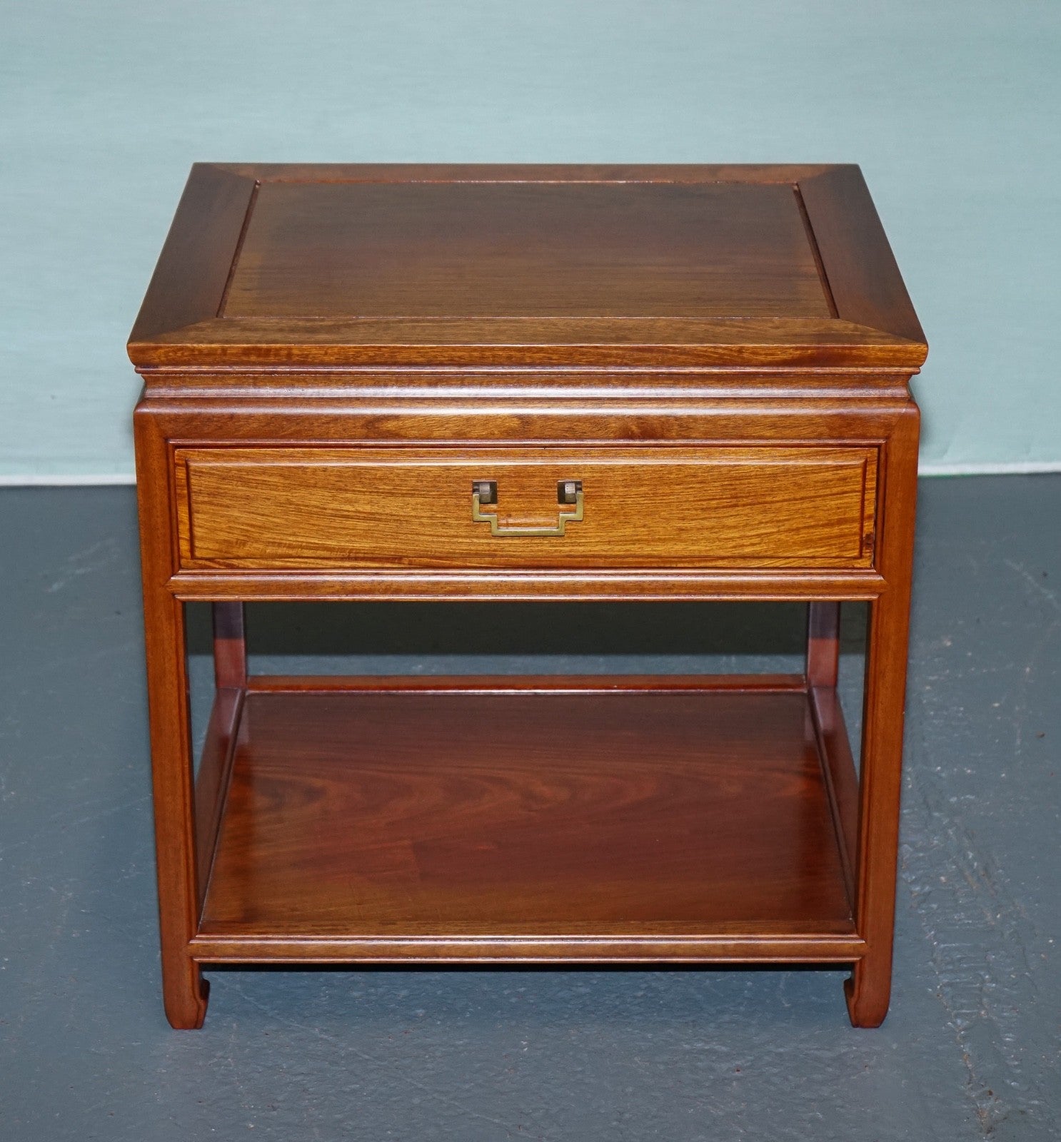 VINTAGE ORIENTAL CHINESE MiD CENTURY SIDE TABLE WiTH DRAWER AND SHELF