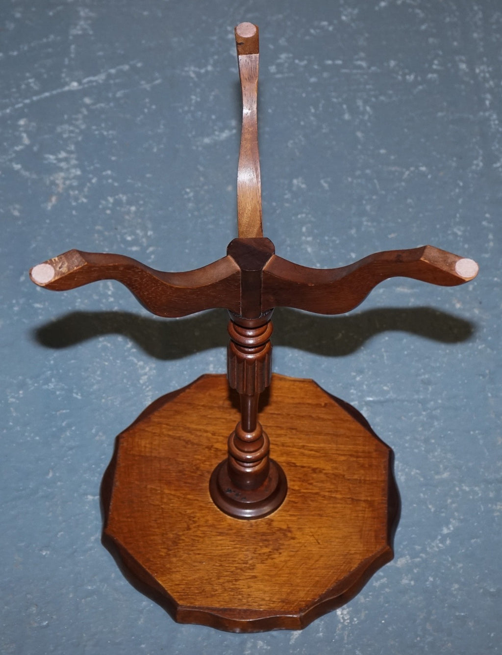 VINTAGE GEORGIAN STYLE TRIPOD TABLE WITH SCALLOPED EDGE & BROWN LEATHER TOP