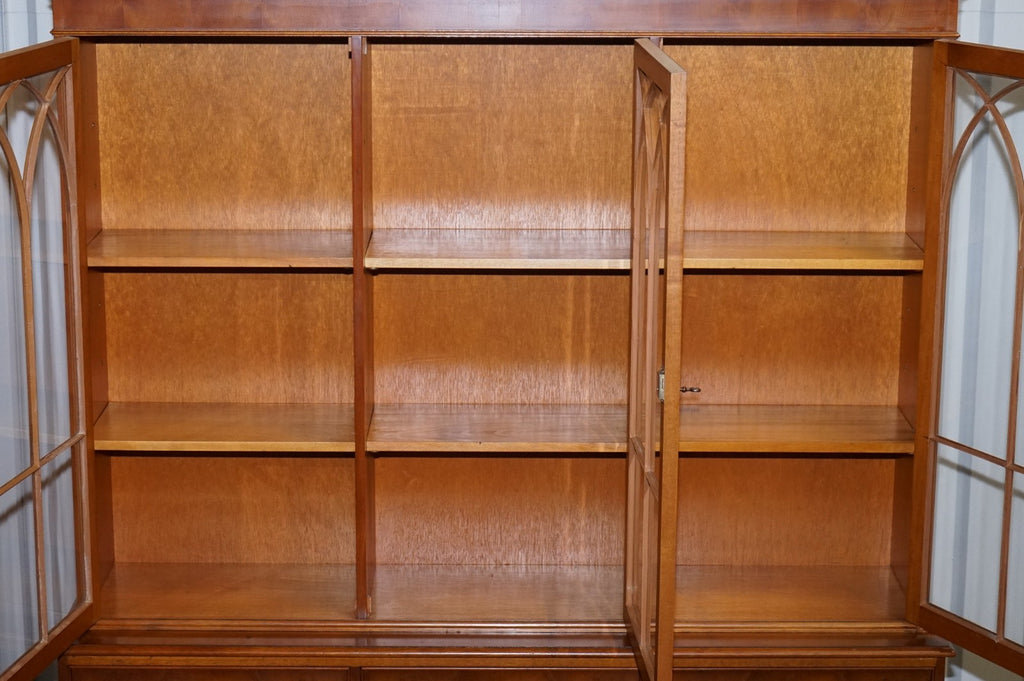 VINTAGE ENGLISH BURR YEW WOOD 3 DOOR GLAZED DISPLAY BOOKCASE CABiNET