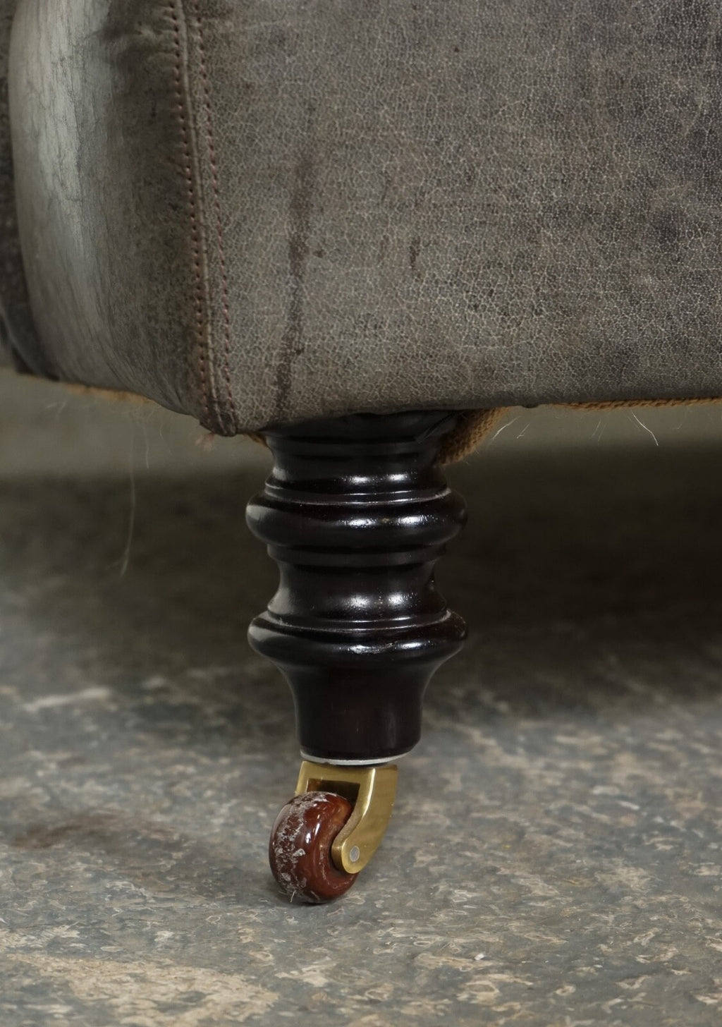 EXQUISITE HOWARD STYLE HERITAGE GREY LEATHER SOFA (1/2) J1