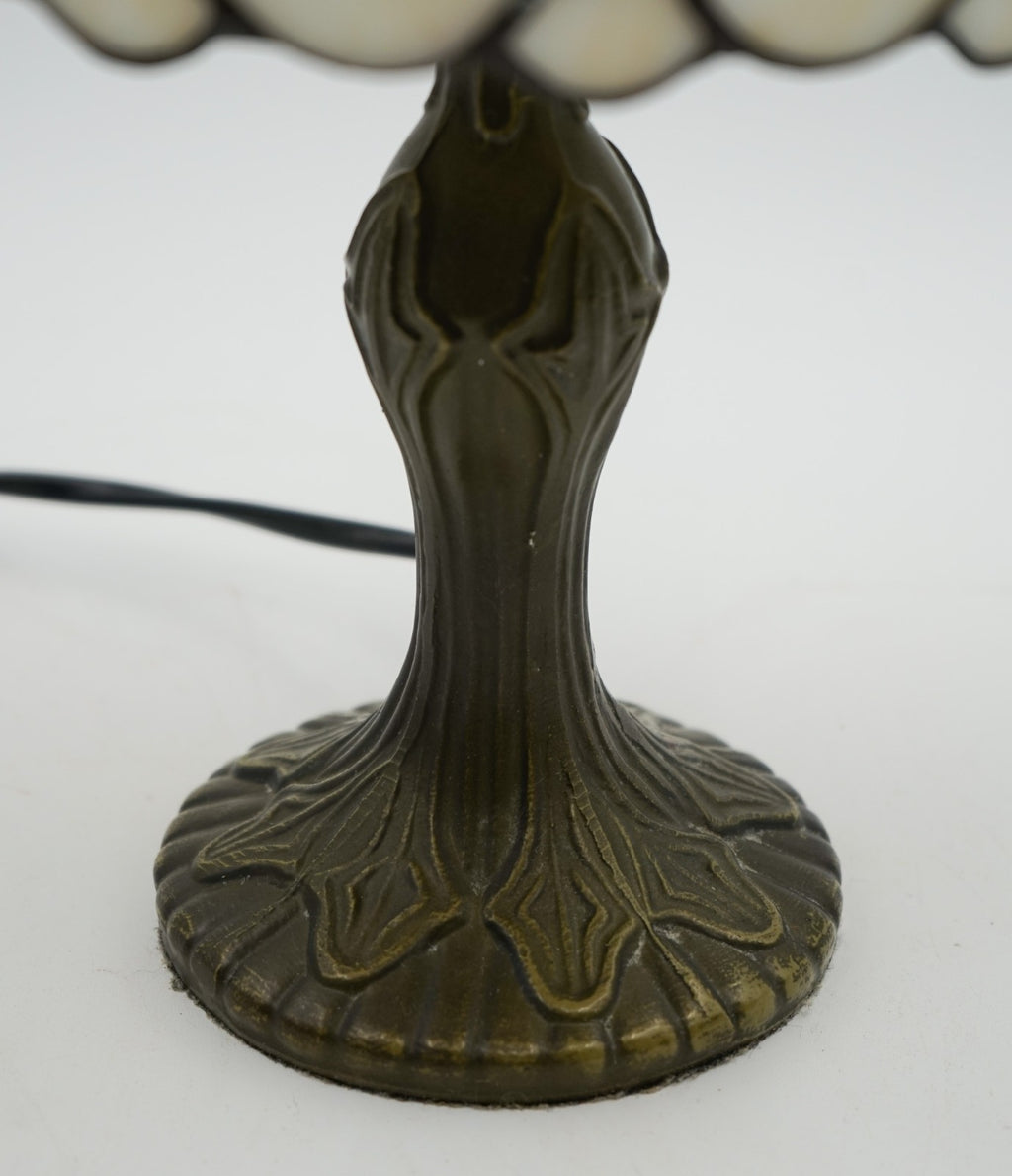 VINTAGE TRADITIONAL TIFFANY STYLE TABLE LAMP WHITE STAINED GLASS SHADE