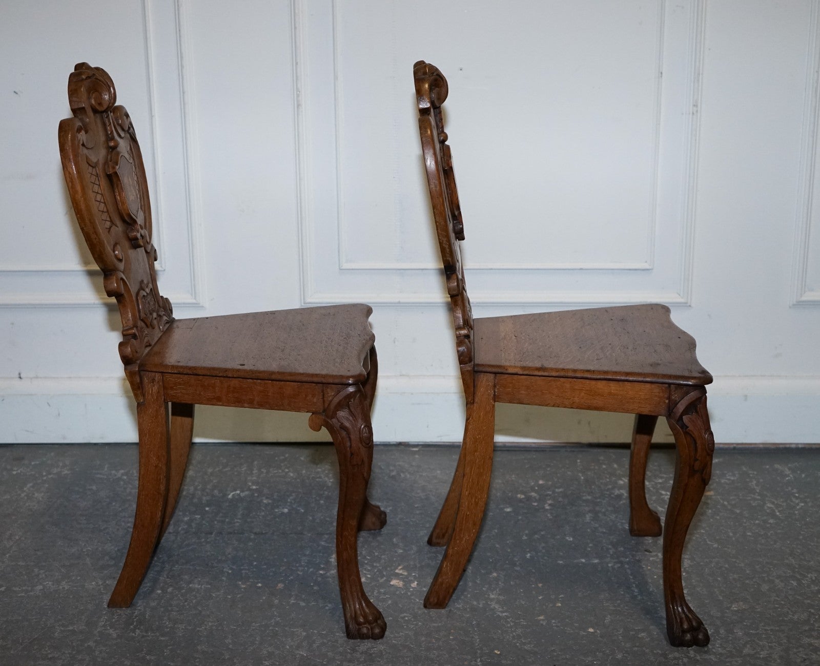 ANTIQUE PAIR OF VICTORIAN SOLID OAK CARVED HALLWAY CHAIRS WITH LION PAW FEET