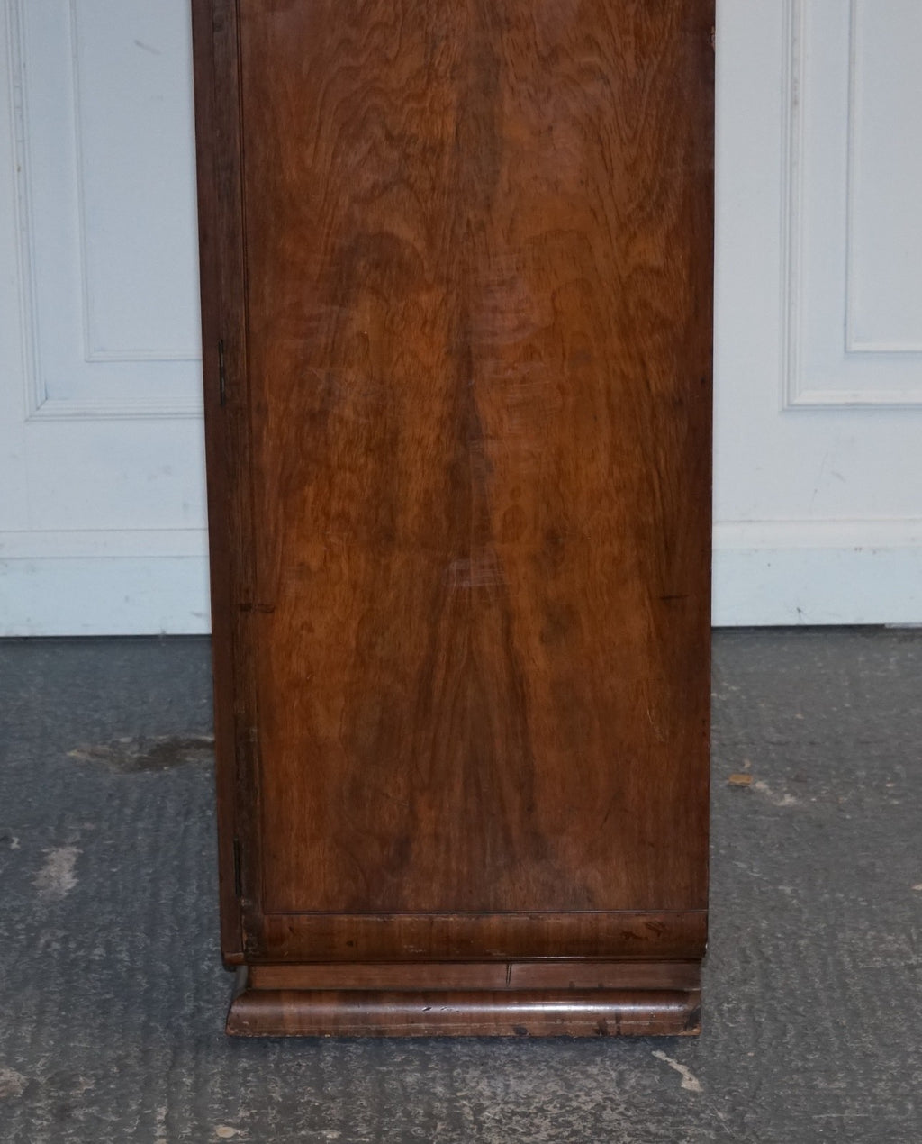 STUNNING ART DECO 1920 LARGE BURR WALNUT TWO DOOR WARDROBE OR AMOIRE