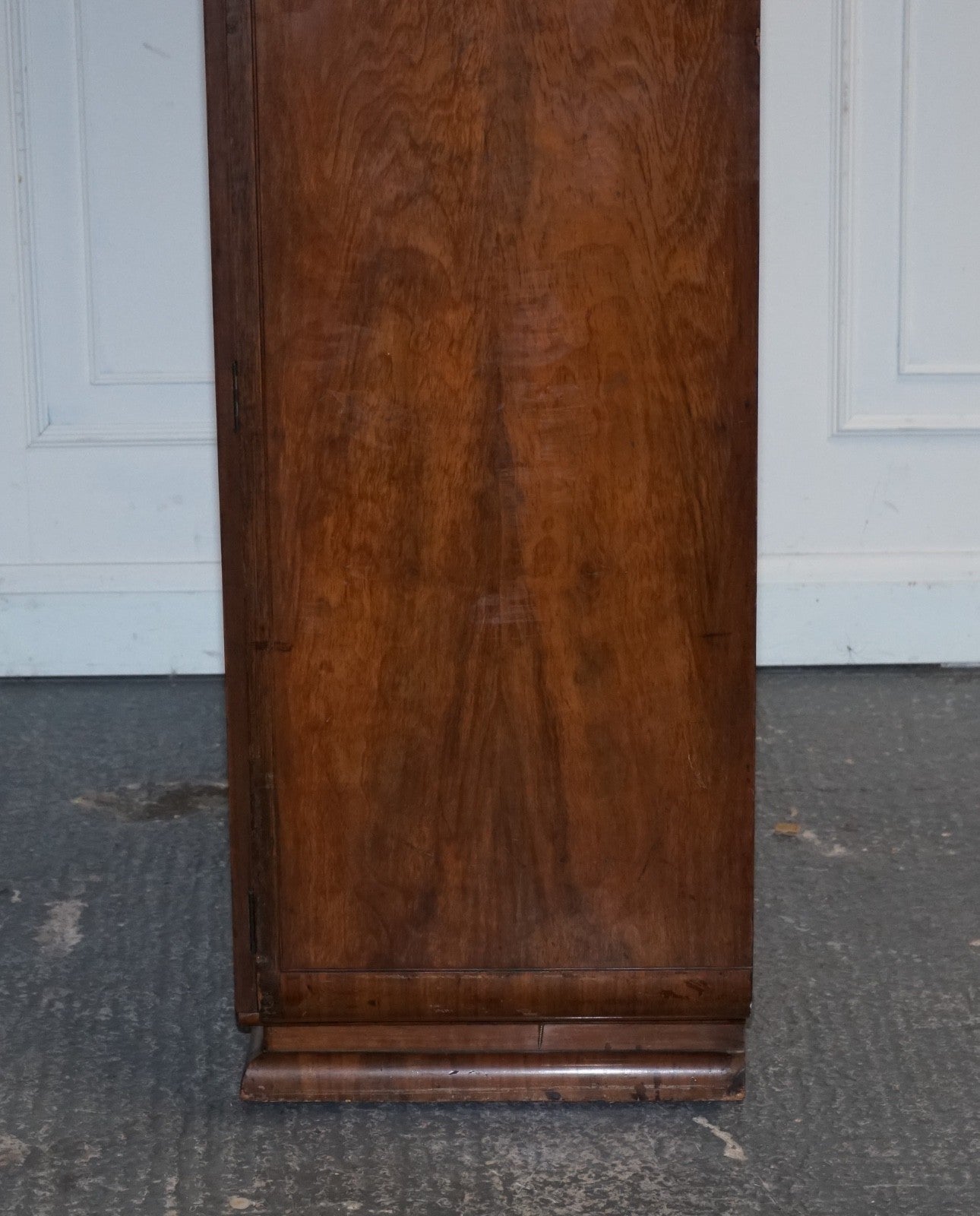 STUNNING ART DECO 1920 LARGE BURR WALNUT TWO DOOR WARDROBE OR AMOIRE