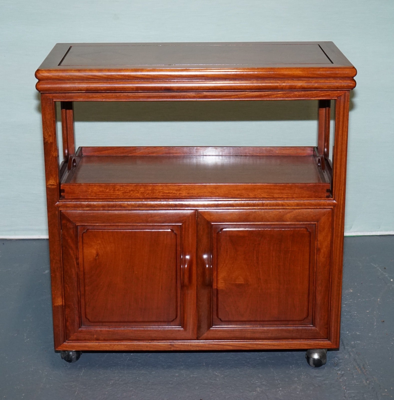 VINTAGE ORIENTAL CHINESE ROLLING BAR CABINET MID CENTURY TEA OR LIQUOR CART