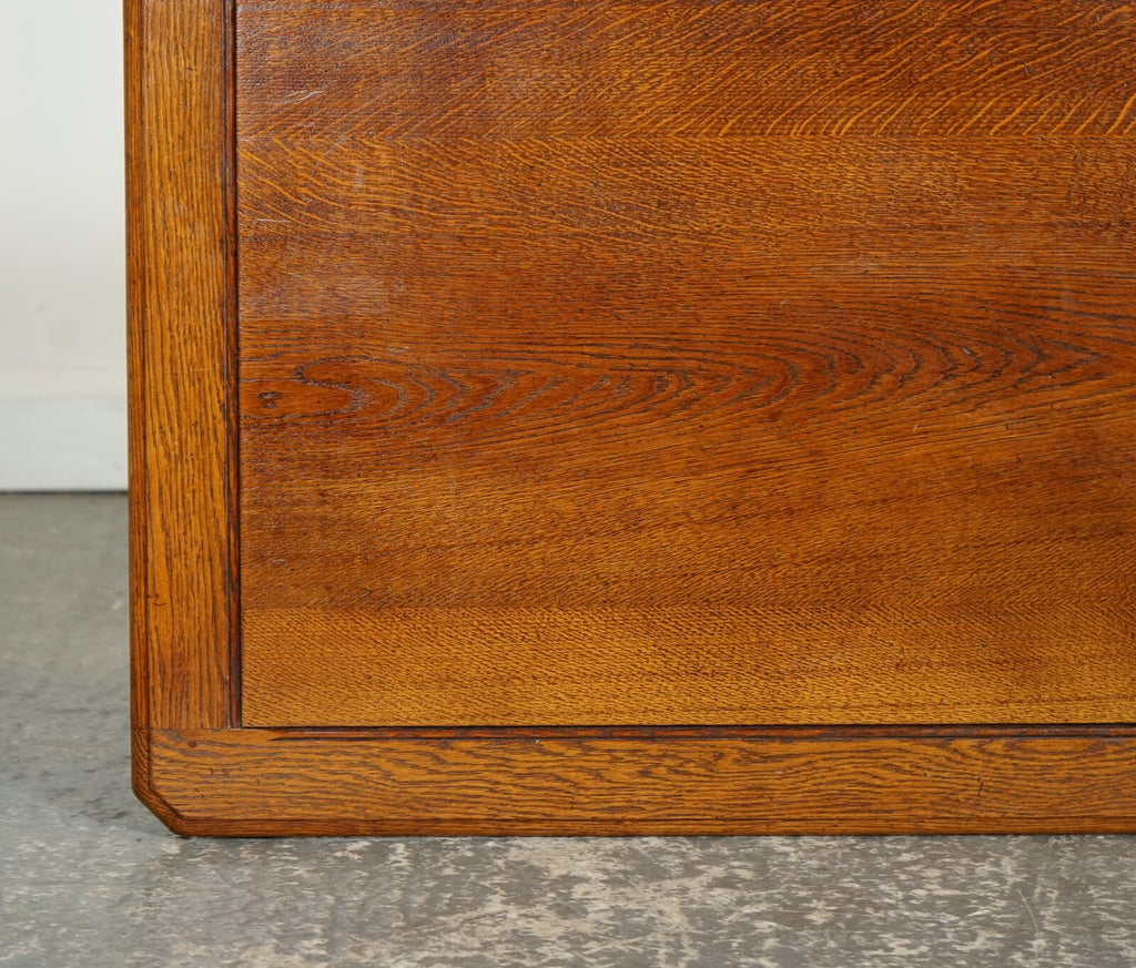 STUNNING LARGE OAK VINTAGE COFFEE TABLE WITH NICE GRAIN OAK TOP AND H FRAME