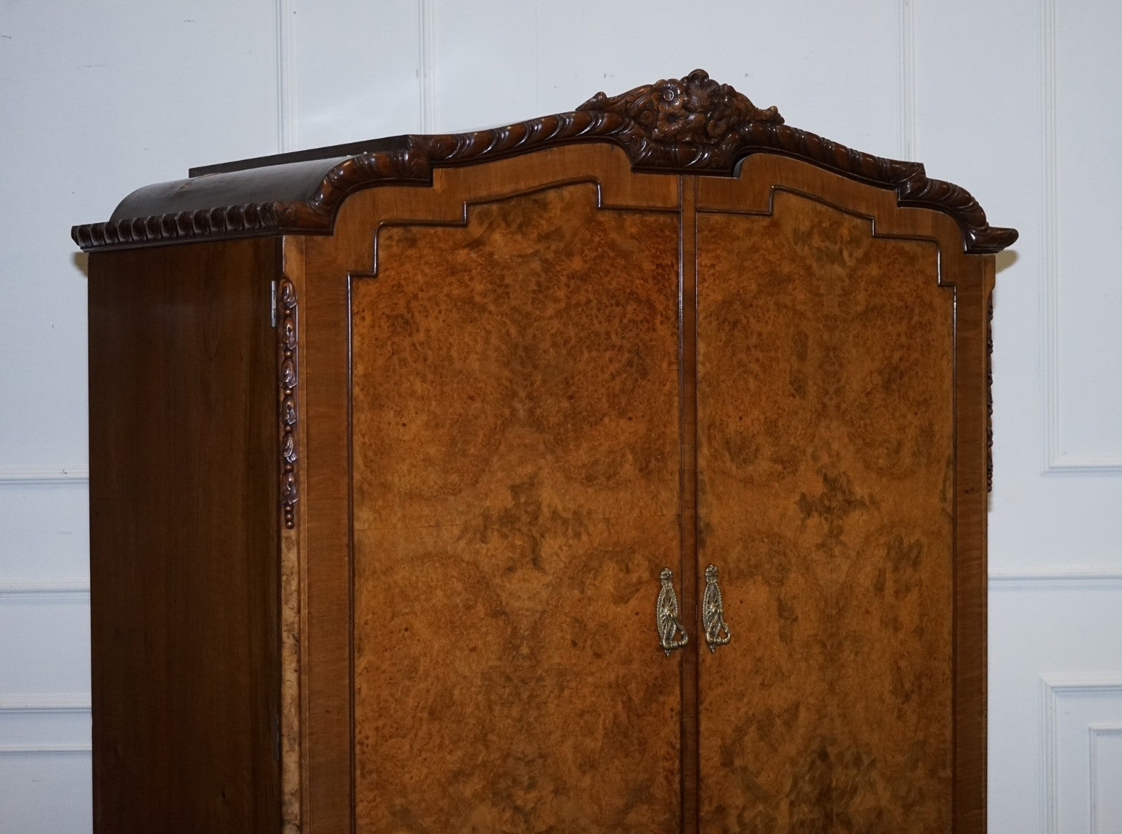 VICTORIAN QUEEN ANNE ENGLISH ART DECO BURR WALNUT TWO DOOR WARDROBE