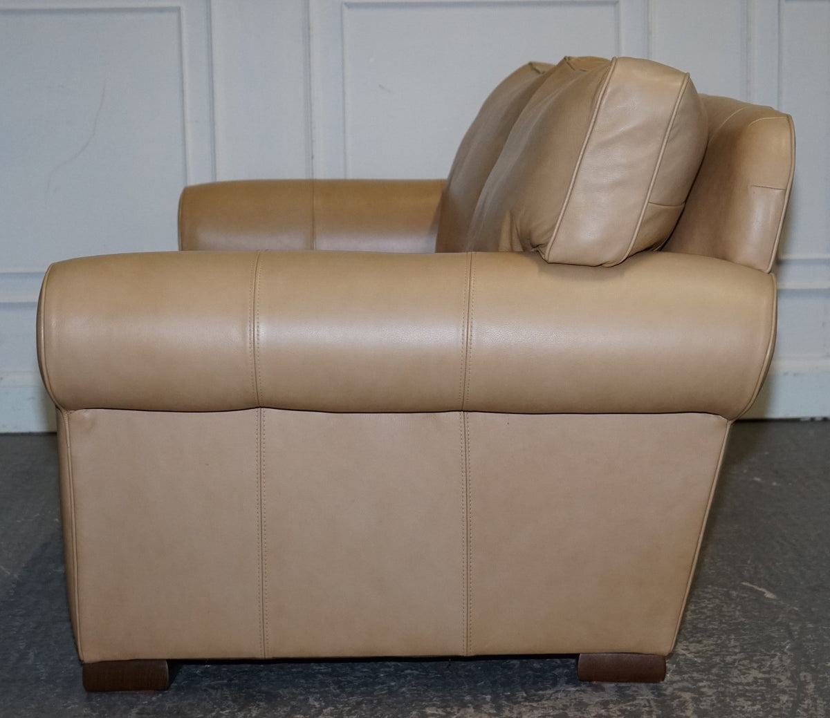 FINE LATTE BROWN LEATHER TWO SEATER SOFA MADE BY MULTIYORK ENGLAND