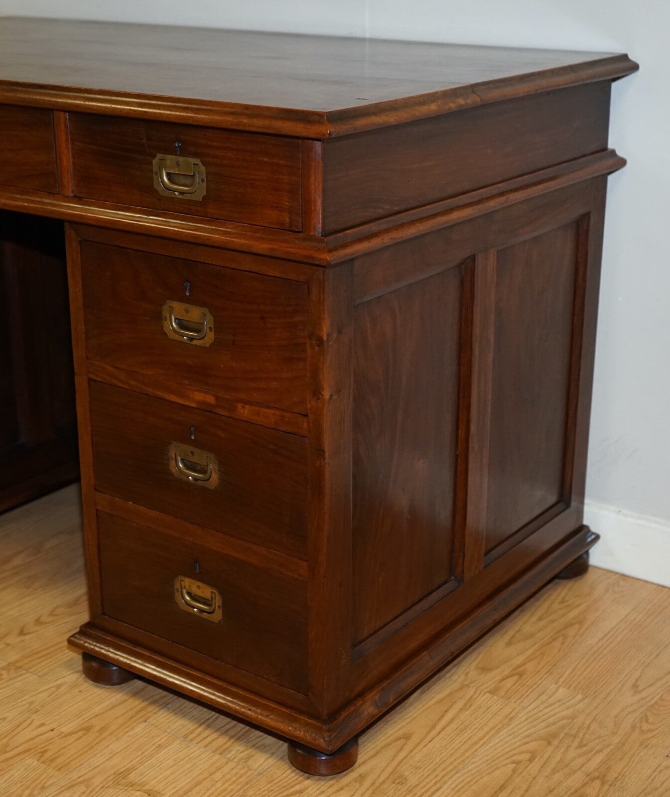 ANTIQUE RARE CIRCA 1880 VICTORIA REGINA MILITARY CAMPAIGN PEDESTAL DESK