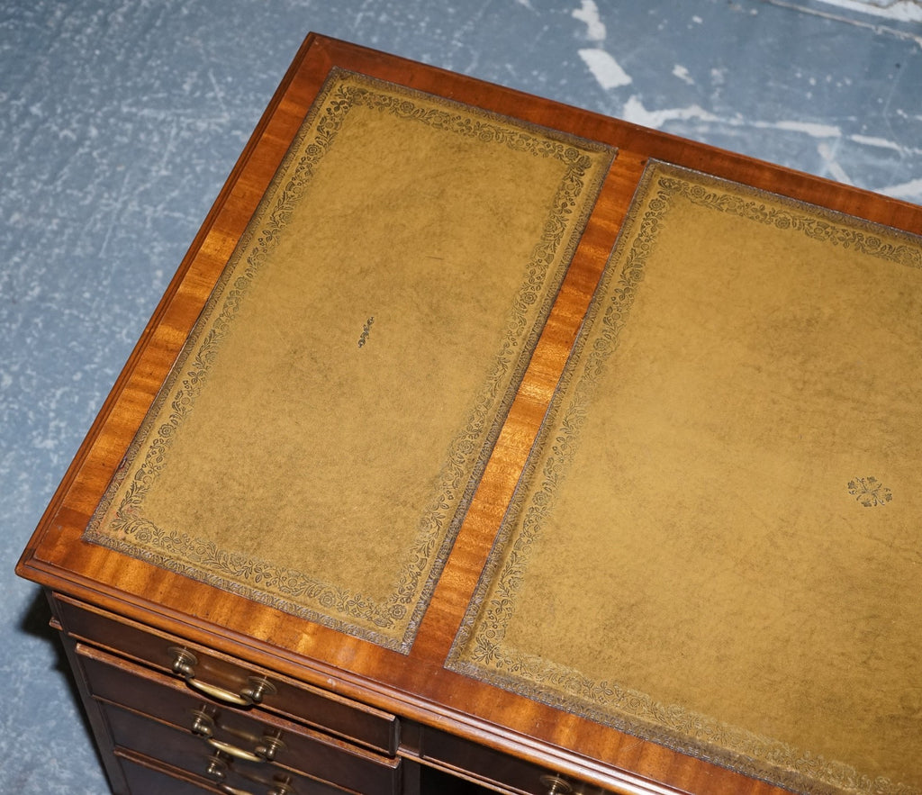 LOVELY BEVAN FUNNELL VINTAGE PEDESTAL DESK WITH HUNTER GREEN LEATHER