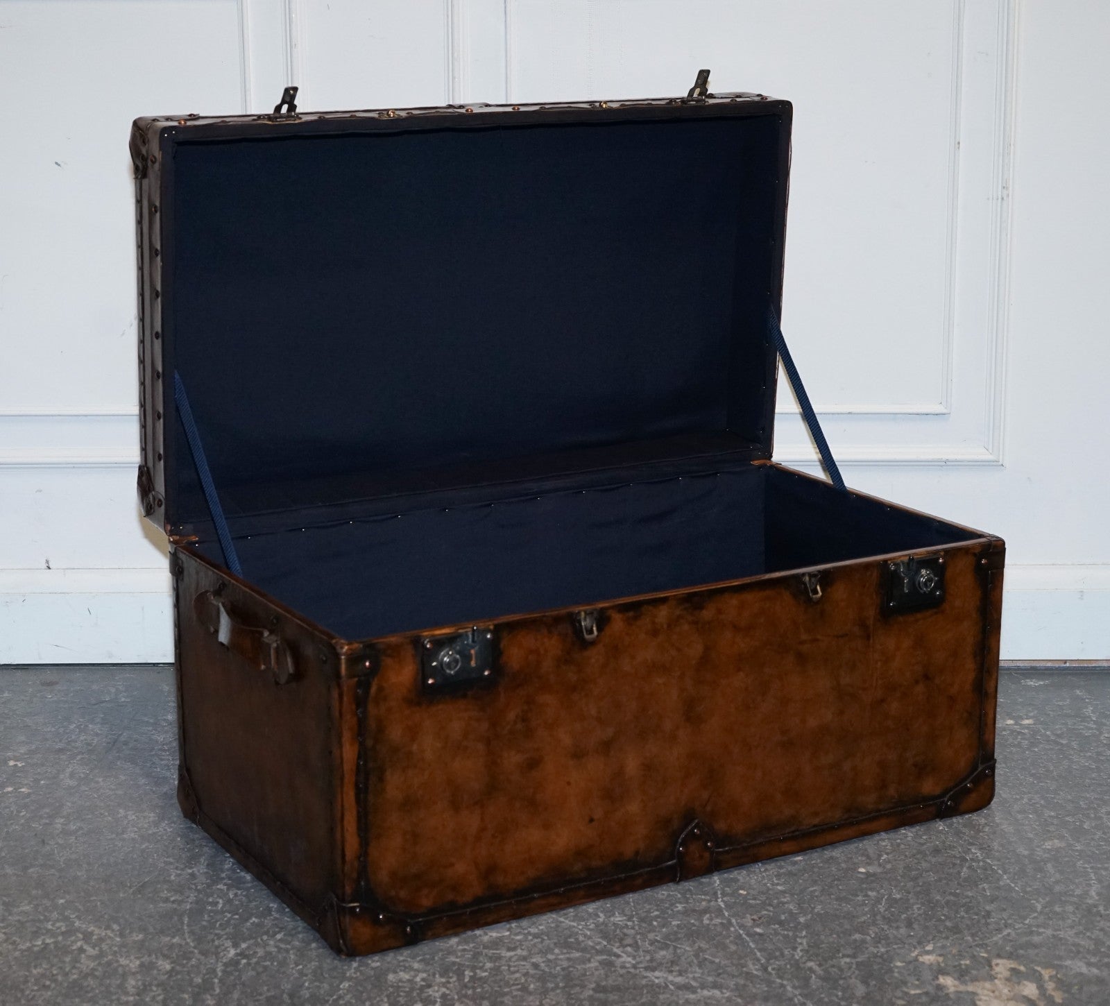 FULLY RESTORED HAND DYED BROWN LEATHER LOCKABLE STORAGE TRUNK