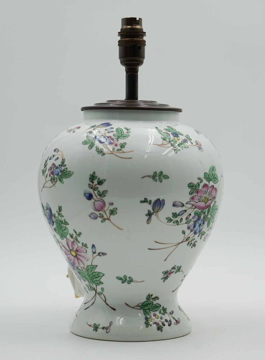 PAIR OF 1960'S CHINESE QIANLONG NIAN ZHI PORCELAIN VASES CONVERTED TABLE LAMPS