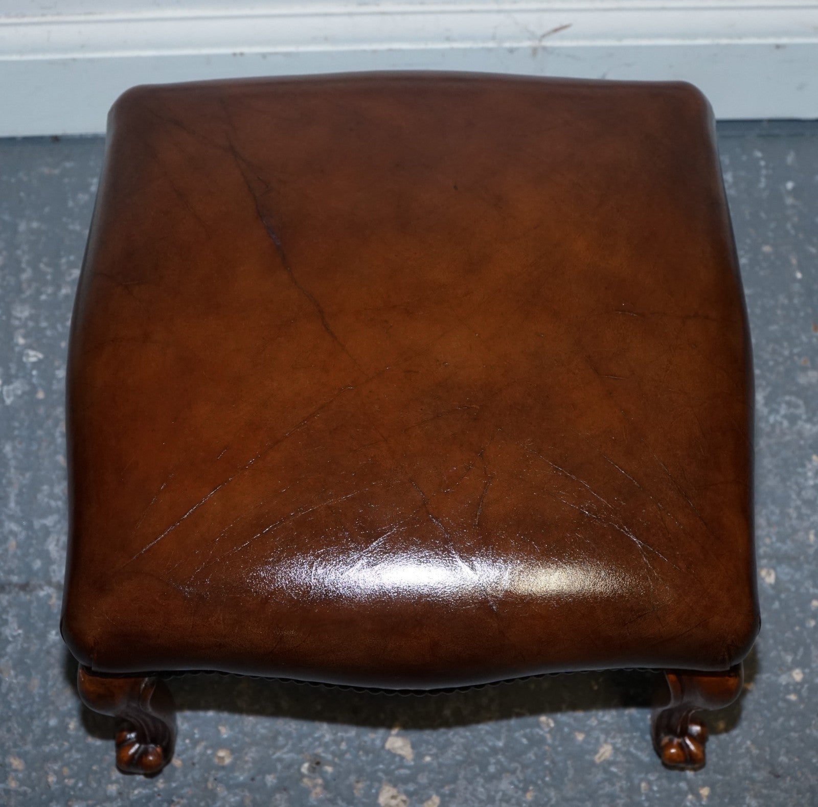 ANTIQUE SHOW FRAMED VICTORIAN CHESTERFIELD DYED LEATHER ARMCHAIR & FOOTSTOOL