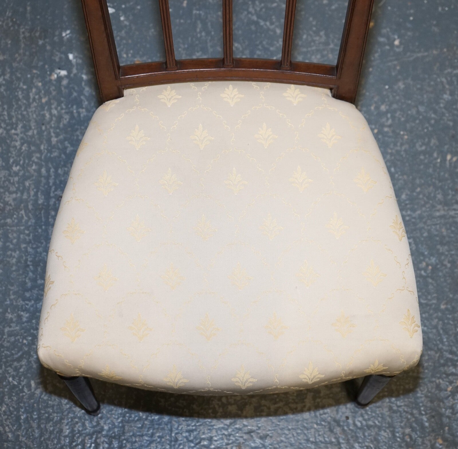 VICTORIAN PAIR OF SIDE CHAIRS WITH CREAM FABRIC SEATS