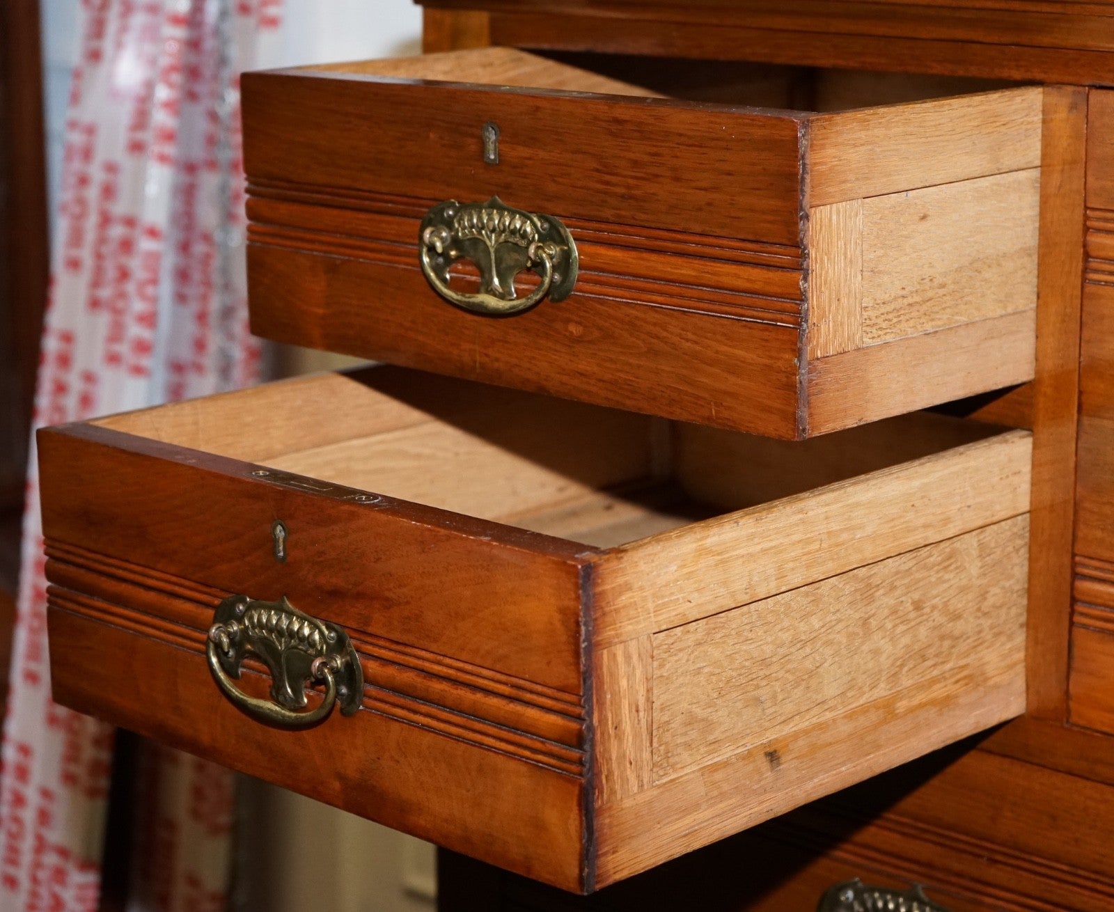 ANTIQUE 1904 ARTS & CRAFTS PERIOD CHEST OF DRAWERS MADE BY HARRIS LEBUS