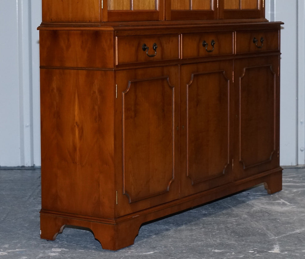 VINTAGE ENGLISH BURR YEW WOOD 3 DOOR GLAZED DISPLAY BOOKCASE CABiNET