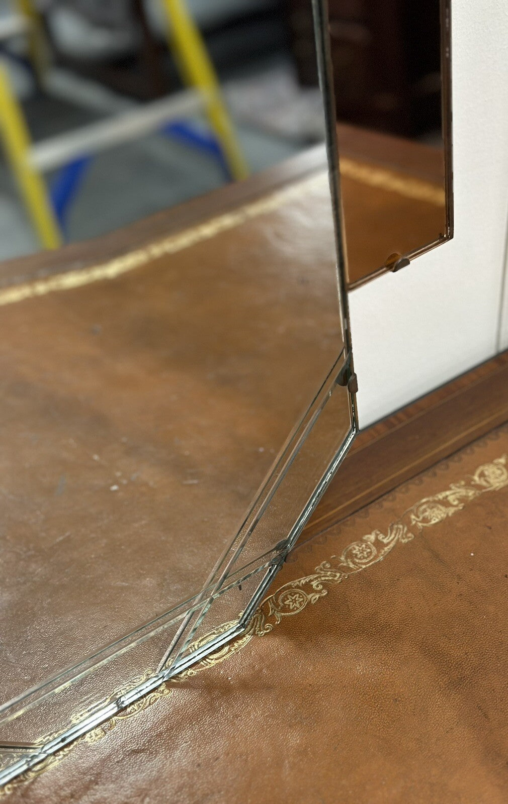 LARGE DECORATIVE 1920s ART DECO PEACH GLASS FLOWER PETAL MIRROR