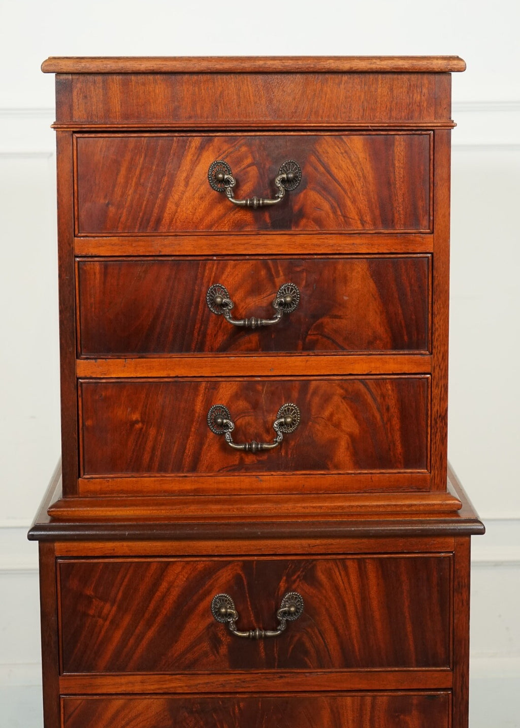 VINTAGE GEORGIAN STYLE TALLBOY WITH 6 DRAWERS WITH LOTS OF STORAGE SPACE