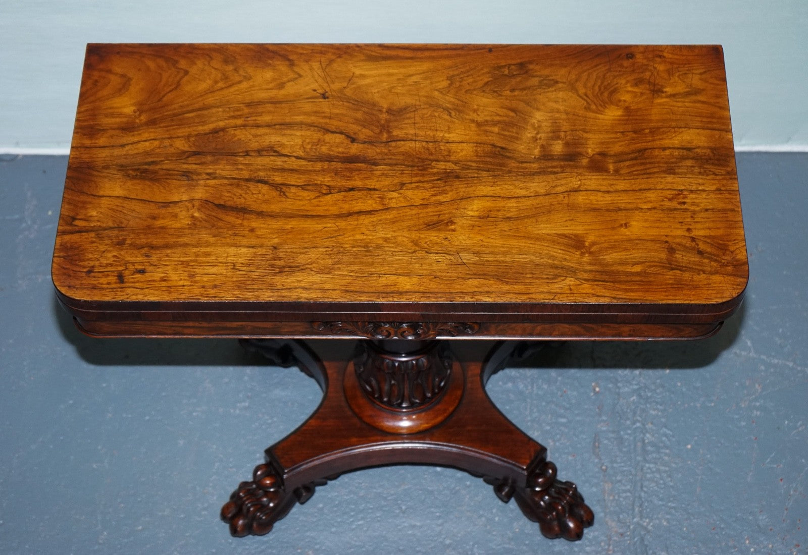 ANTIQUE 1830s WILLIAM IV FOLDING PEDESTAL CARD GAME TABLE CARVED PAW BASE