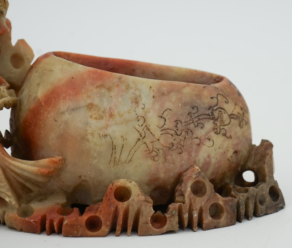 EARLY 20TH CENTRY CHINESE HAND CARVED SOAPSTONE DECORATIVE POT
