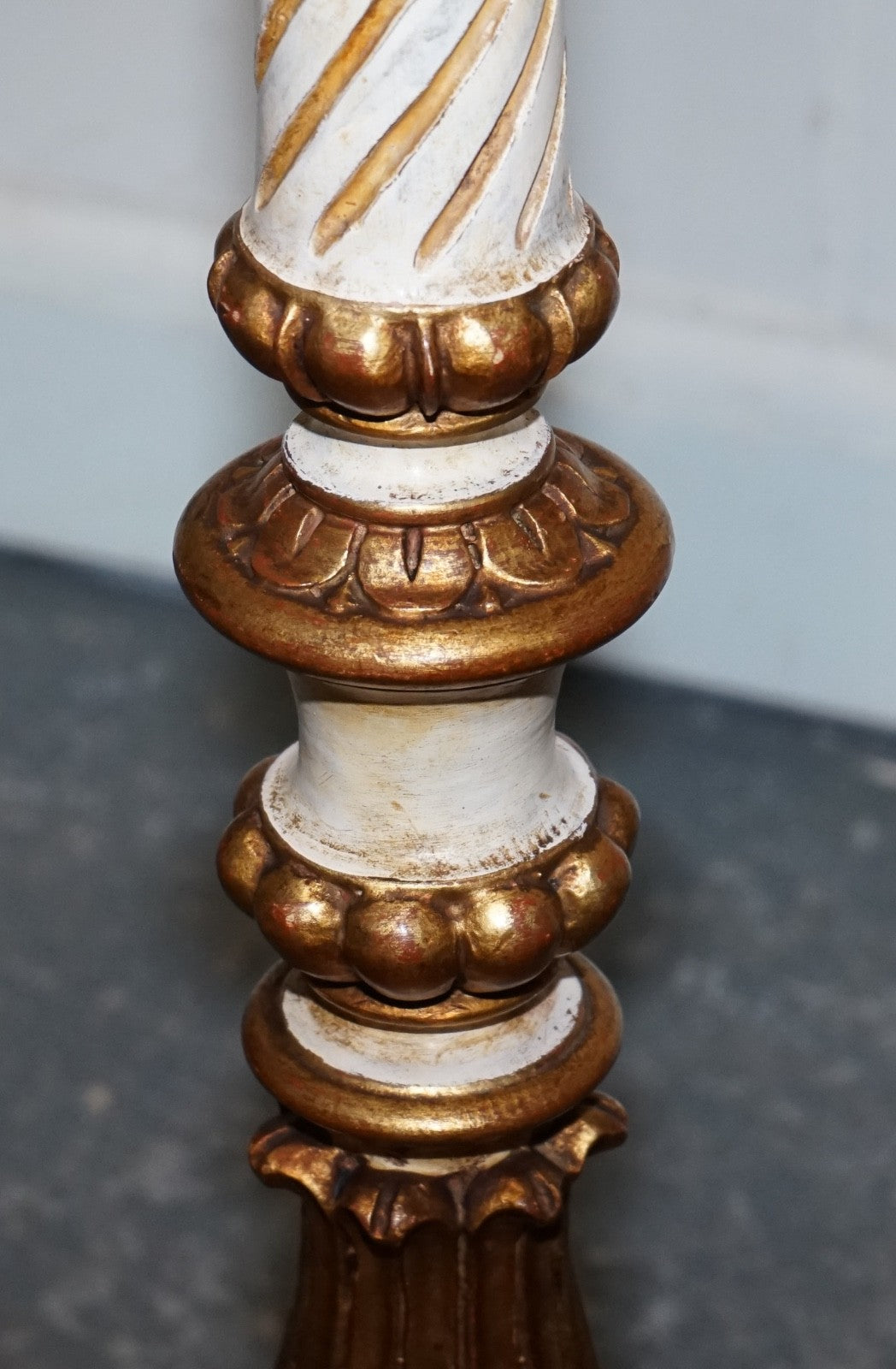 ITALIAN FLORENTINE STYLE CARVED & HAND PAINTED WHITE & GILT STANDARD FLOOR LAMP