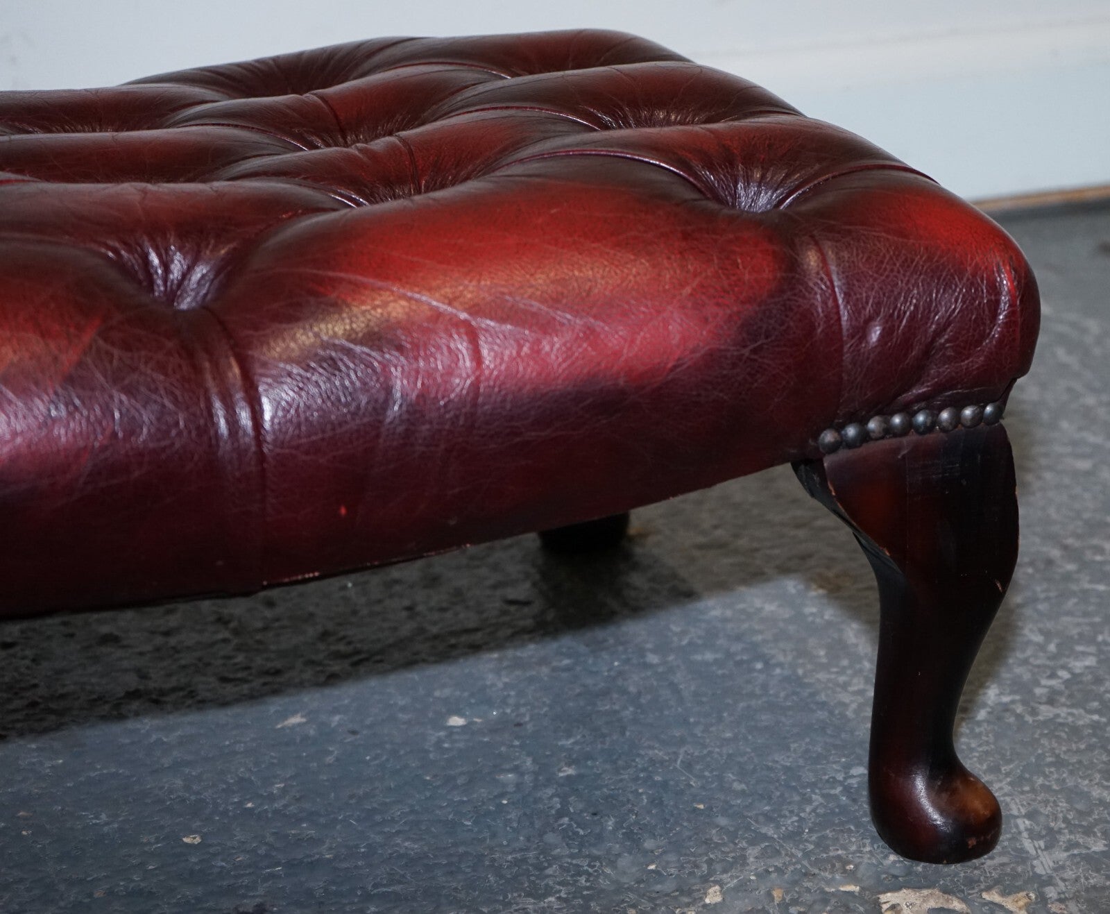 VINTAGE BURGUNDY LEATHER CHESTERFIELD QUEEN ANNE LEGS FOOTSTOOL