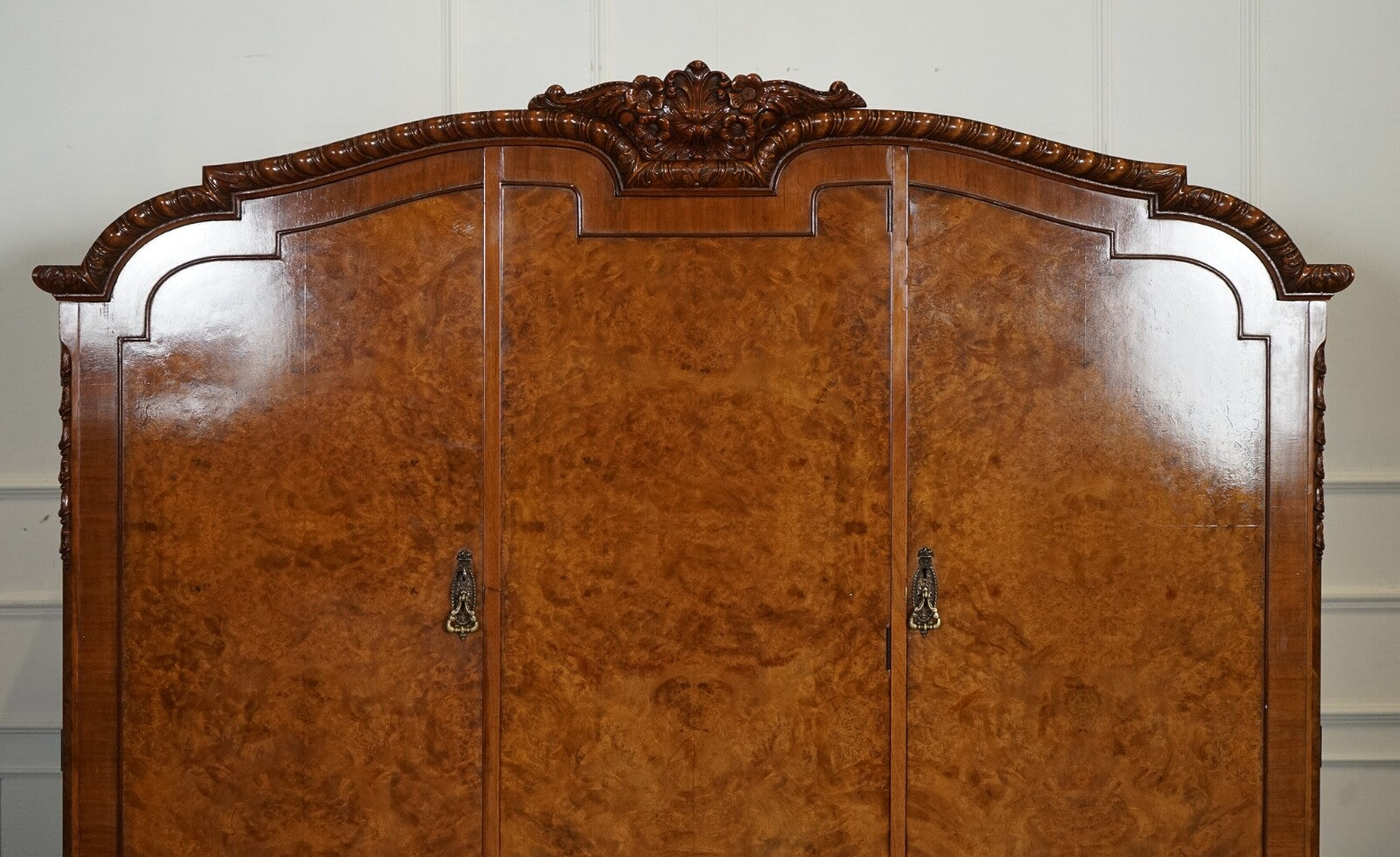 VICTORIAN QUEEN ANNE BURR WALNUT HEAVILY CARVED TRIPLE DOOR WARDROBE