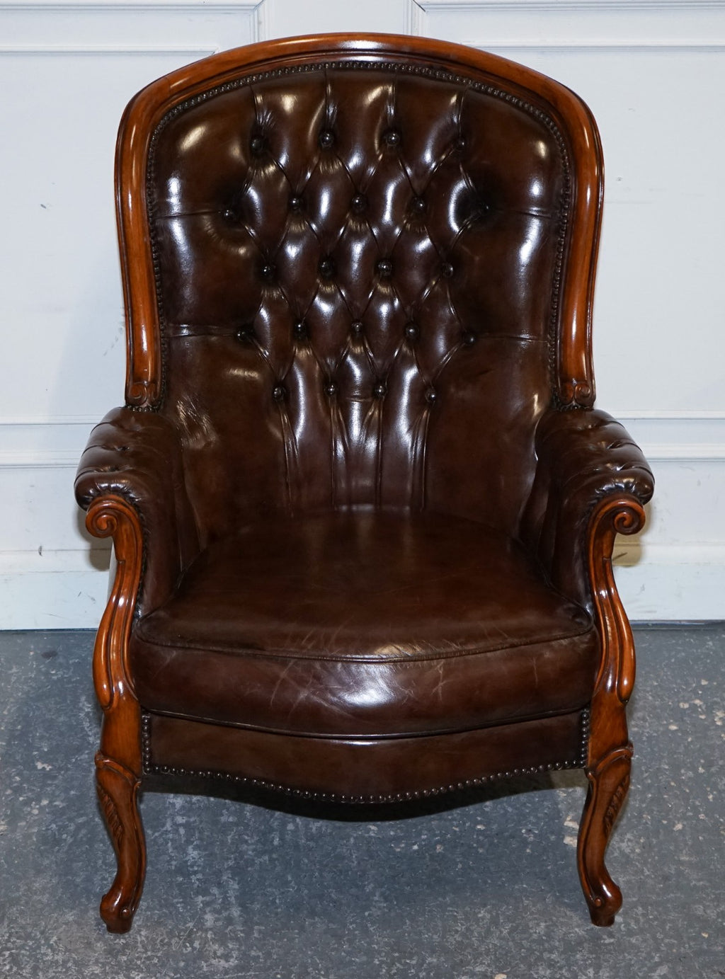 ANTIQUE SHOW FRAMED VICTORIAN CHESTERFIELD DYED LEATHER ARMCHAIR & FOOTSTOOL