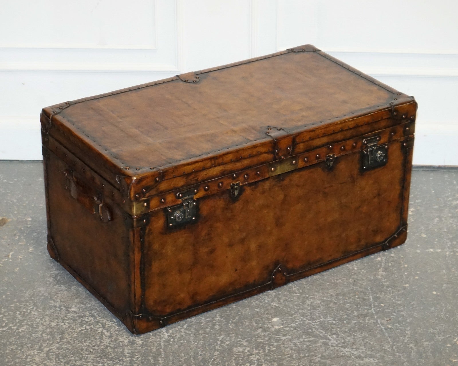 FULLY RESTORED HAND DYED BROWN LEATHER LOCKABLE STORAGE TRUNK