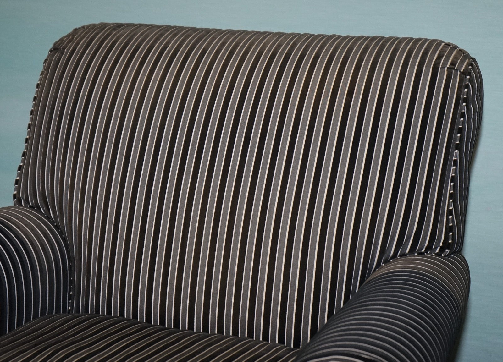 VINTAGE RALPH LAUREN FOR HENREDON STRIPED UPHOLSTERED CHAiR