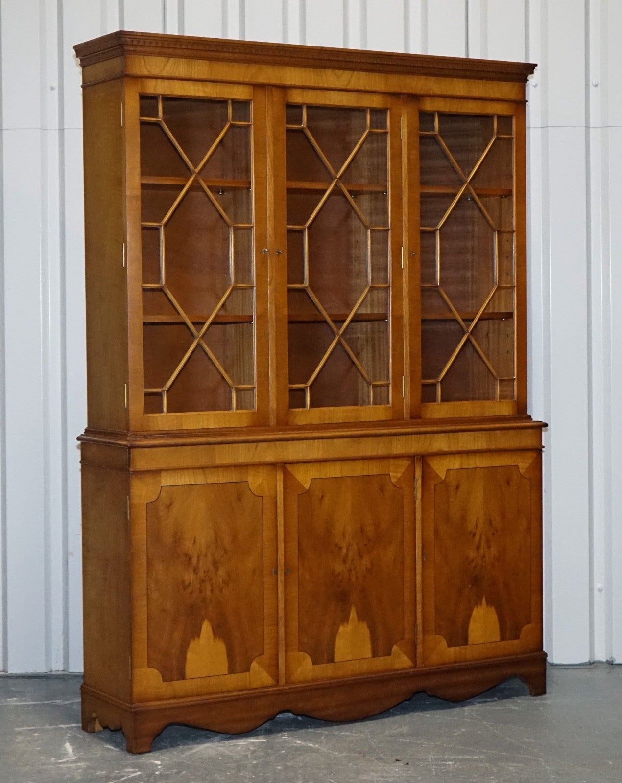 VINTAGE ENGLISH BURR YEW WOOD 3 DOOR ASTRAGAL GLAZED DISPLAY BOOKCASE CABINET