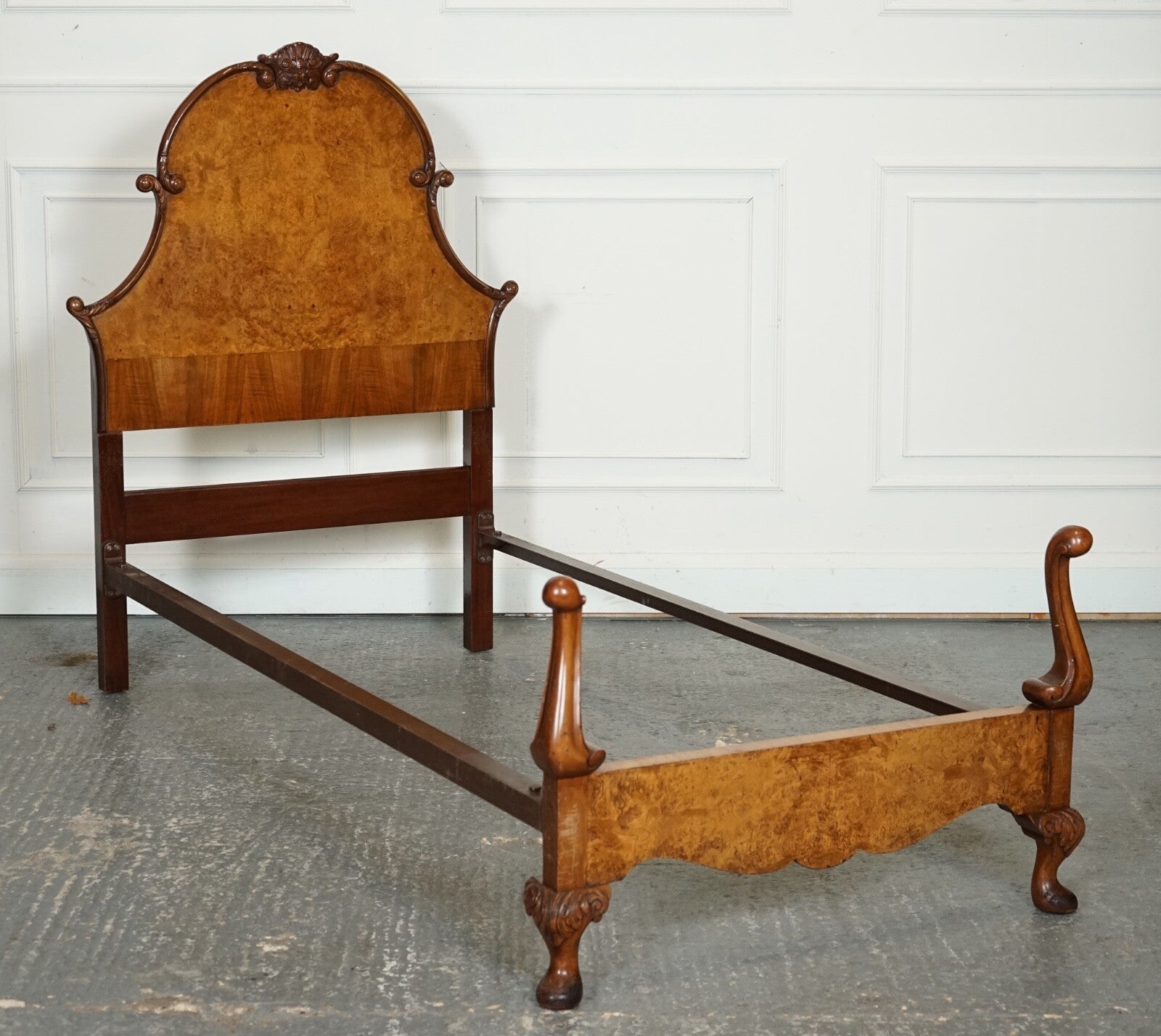 CIRCA 1930 ART DECO BURR WALNUT ENGLISH MADE VONO BEDSTEAD FRAME QUEEN ANNE LEGS