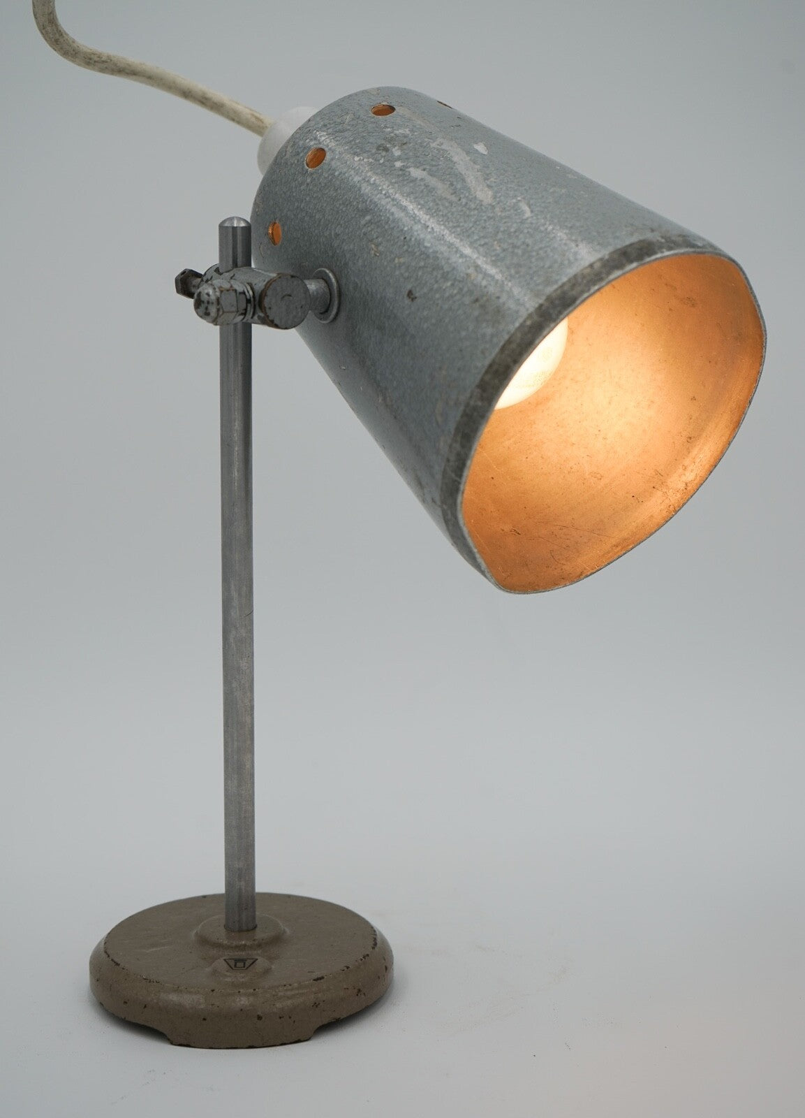 1940'S ENGLISH SALVAGED LABORATORY SCHOOL TABLE ADJUSTABLE LIGHT 003