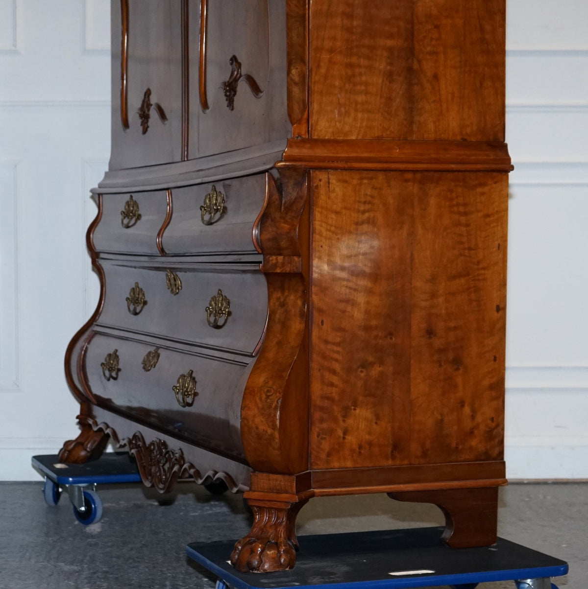 ANTIQUE CIRCA 1750 DUTCH LOUIS XV STYLE BURR WALNUT BOMBAY LINEN PRESS CABINET