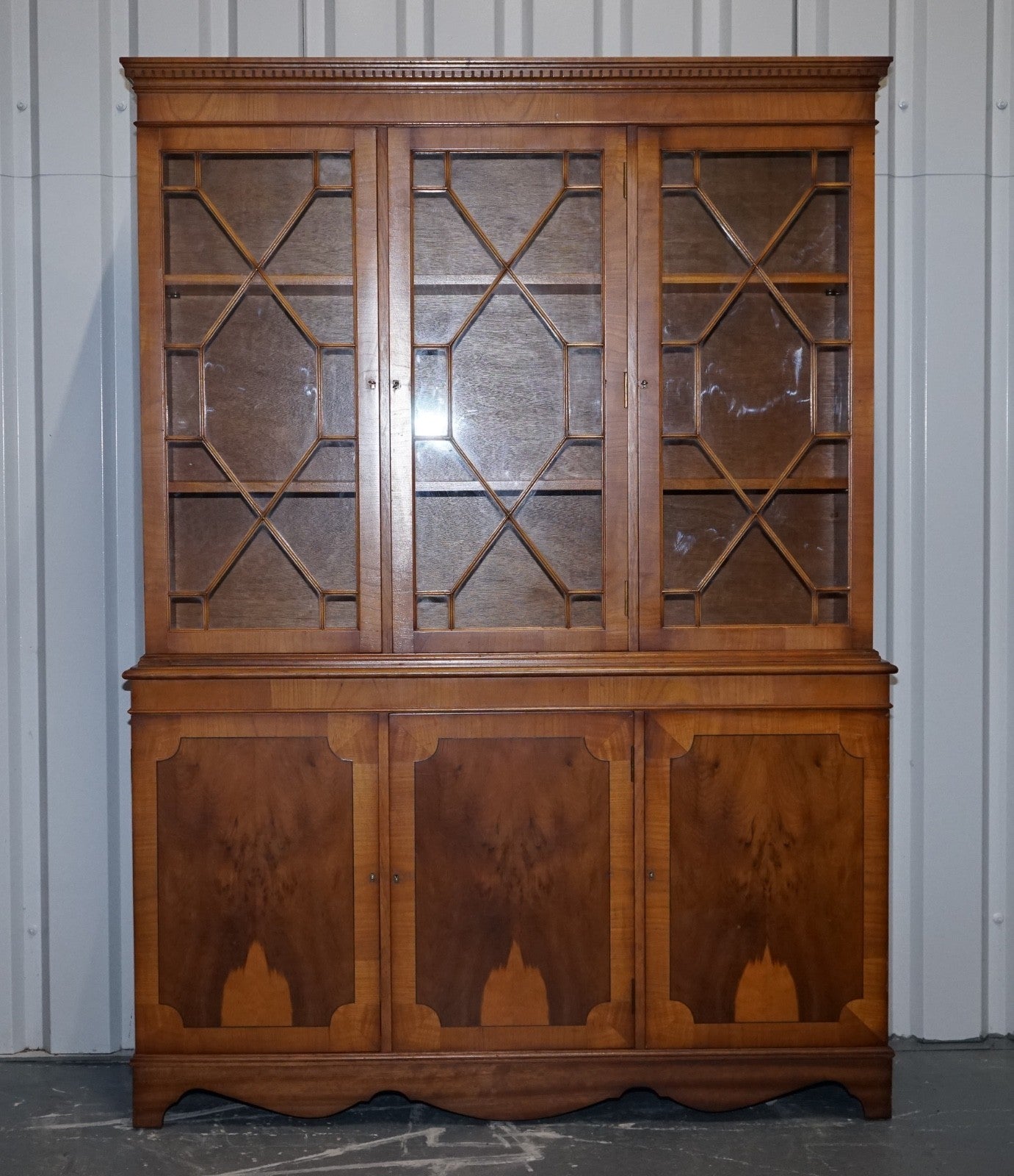 VINTAGE ENGLISH BURR YEW WOOD 3 DOOR ASTRAGAL GLAZED DISPLAY BOOKCASE CABINET