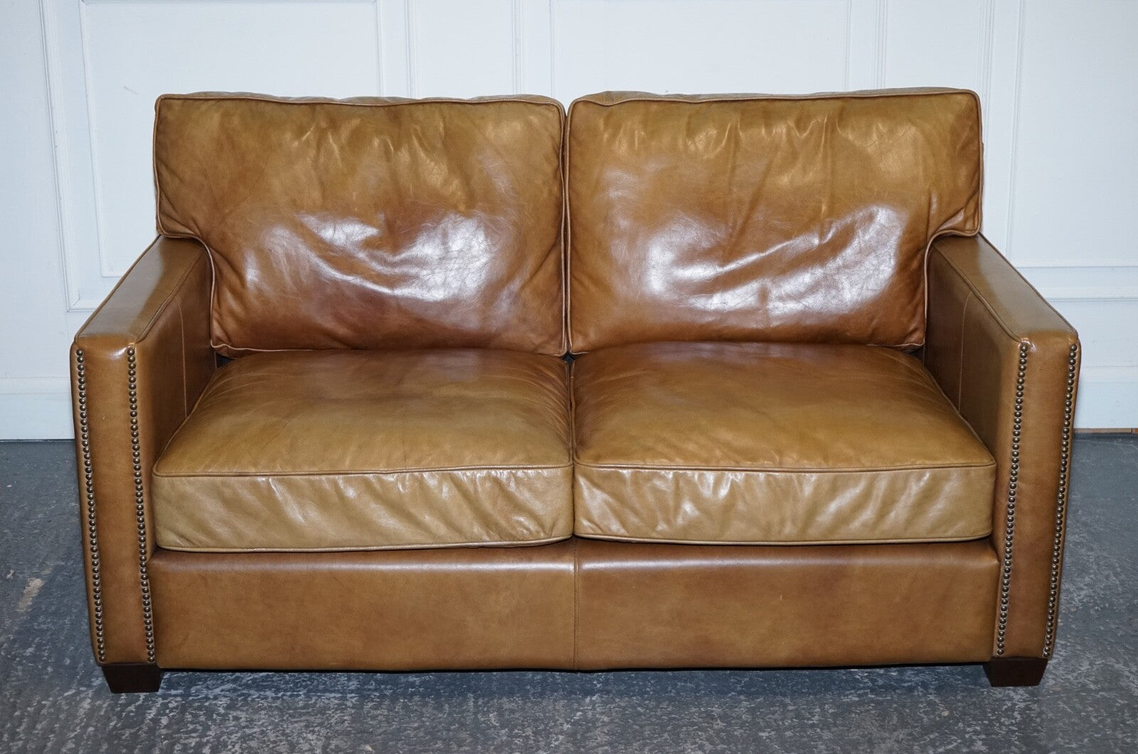 TIMOTHY OULTON HALO TWO SEATER ViSCOUNT TAN LEATHER SOFA (2/2)