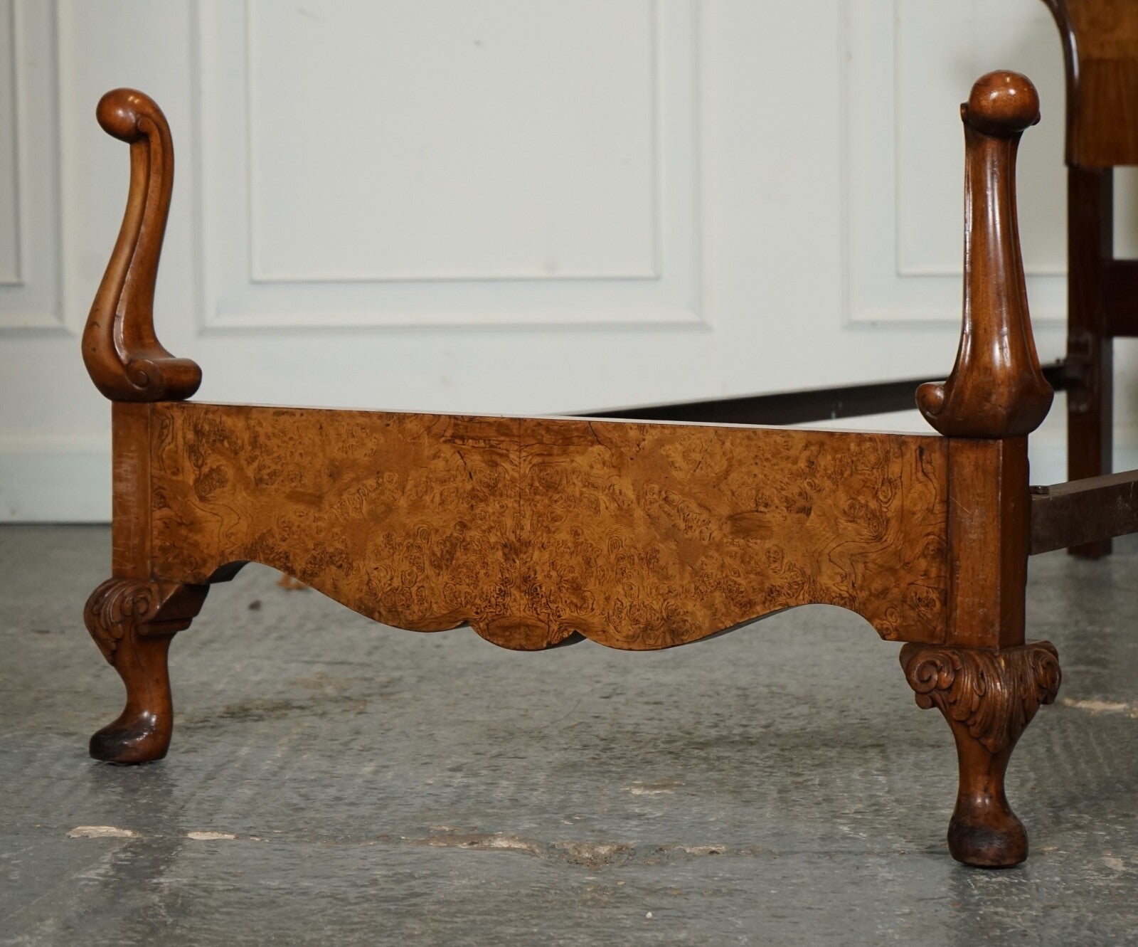 CIRCA 1930 ART DECO BURR WALNUT ENGLISH MADE VONO BEDSTEAD FRAME QUEEN ANNE LEGS