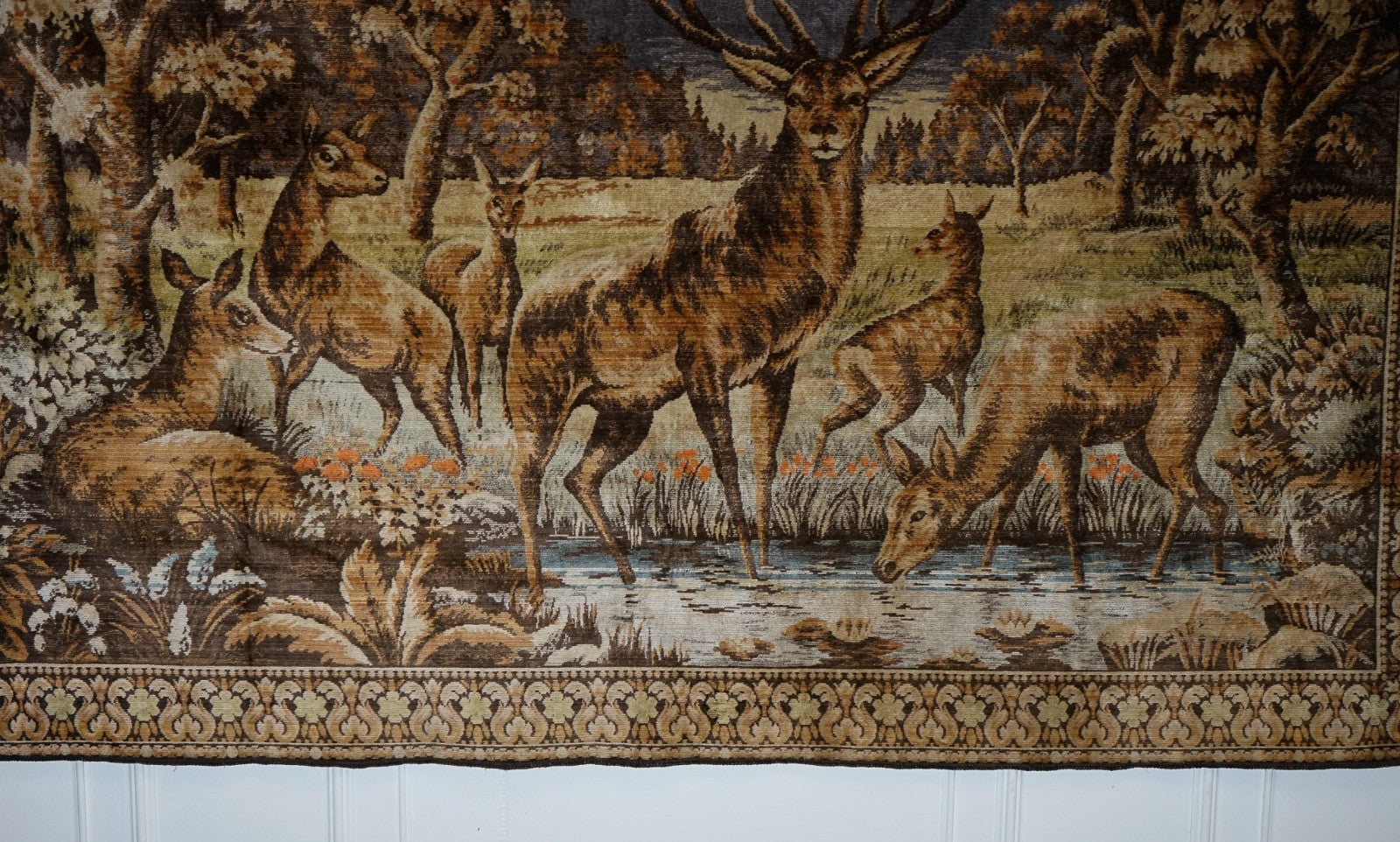 VINTAGE WOVEN WALL TAPESTRY WOODLAND STAG & DEER SCENE RUSTIC HUNTiNG LODGE
