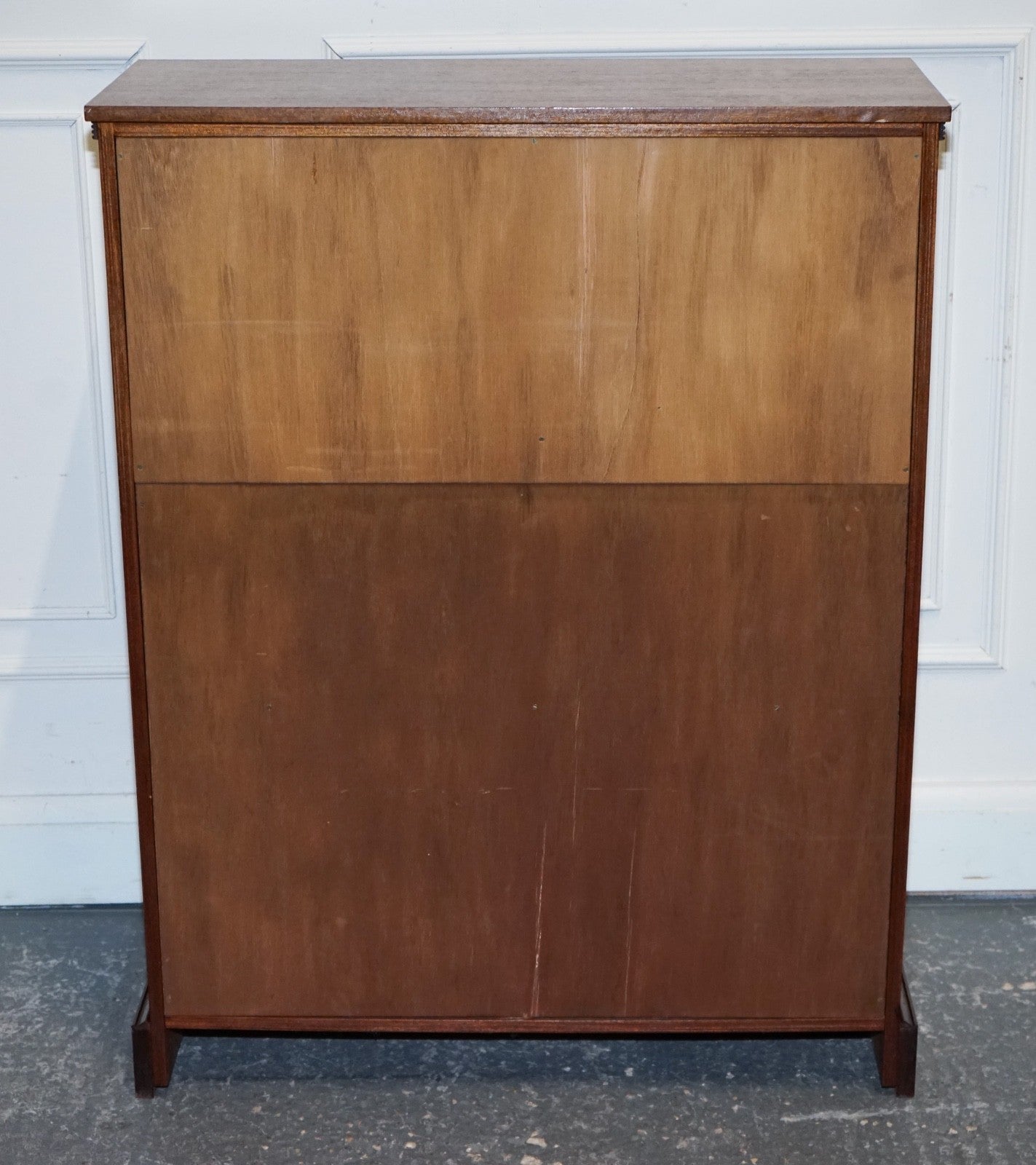 VINTAGE DWARF OPEN BOOKCASE WITH FIXED SHELVES