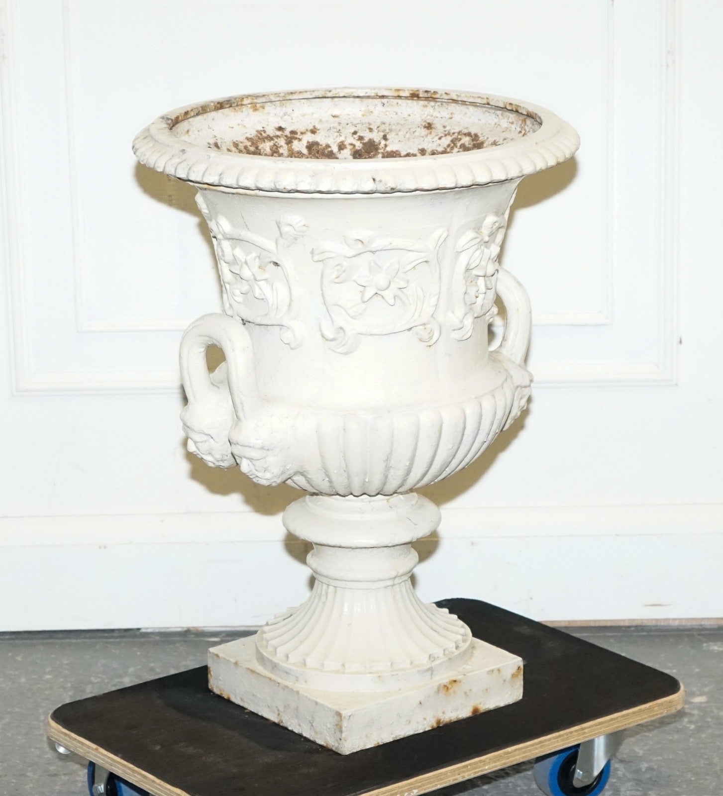 VICTORIAN PAINTED CAST IRON URN FLARED BEADED RIMS ABOVE SCROLLiNG ACANTHUS