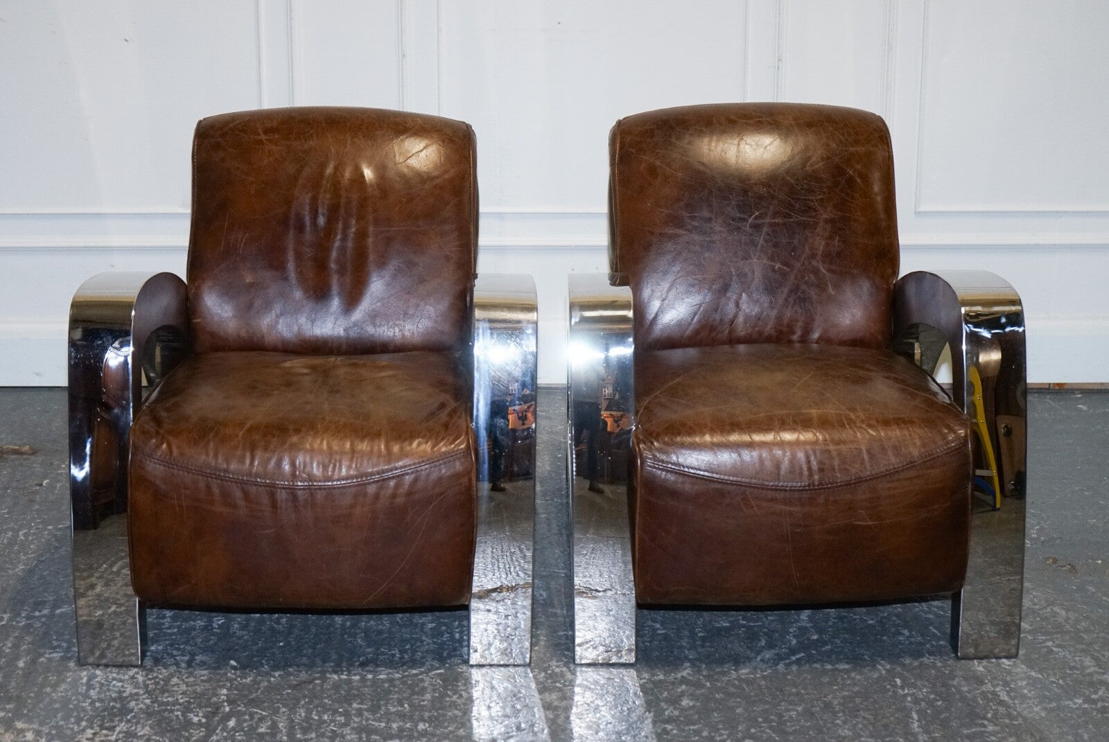 STUNNING PAIR OF FRENCH ART DECO CHROME AVIATOR HERITAGE BROWN LEATHER ARMCHAIRS